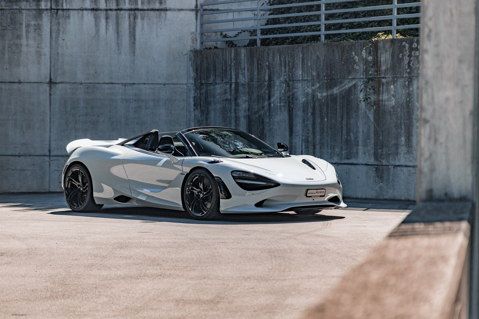 McLAREN Spider MSO-showroom-element-2