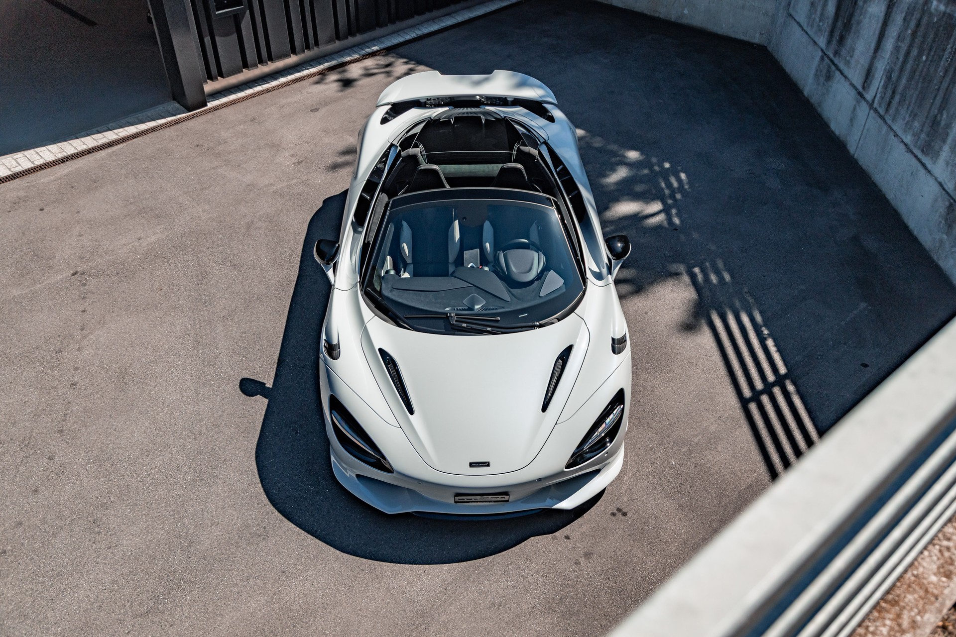 McLAREN Spider MSO-showroom-element-3