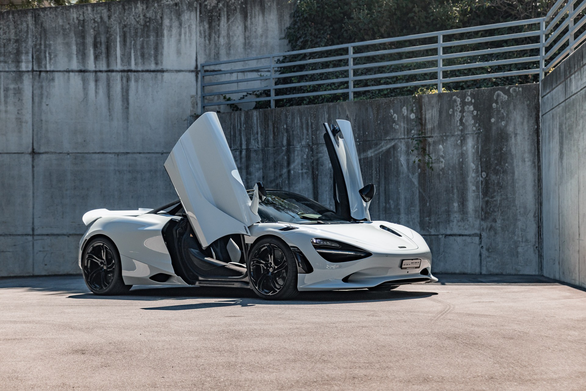 McLAREN Spider MSO-showroom-element-1