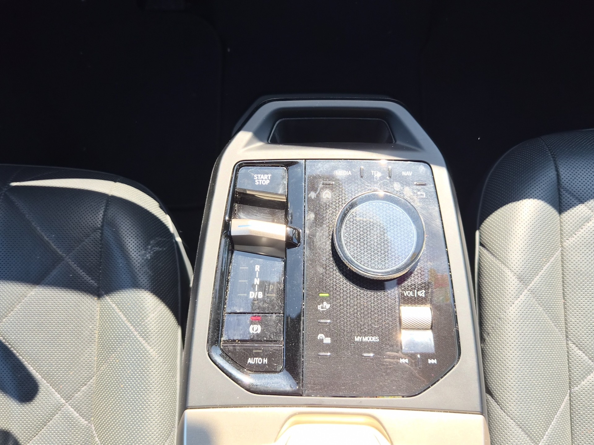 BMW iX xDrive40 Launch Edition-image-17