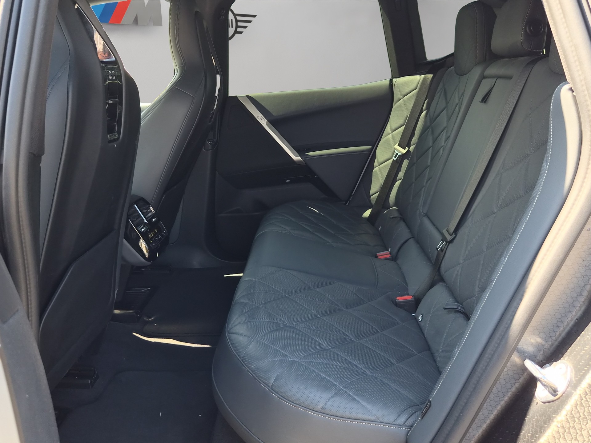 BMW iX xDrive40 Launch Edition-image-19