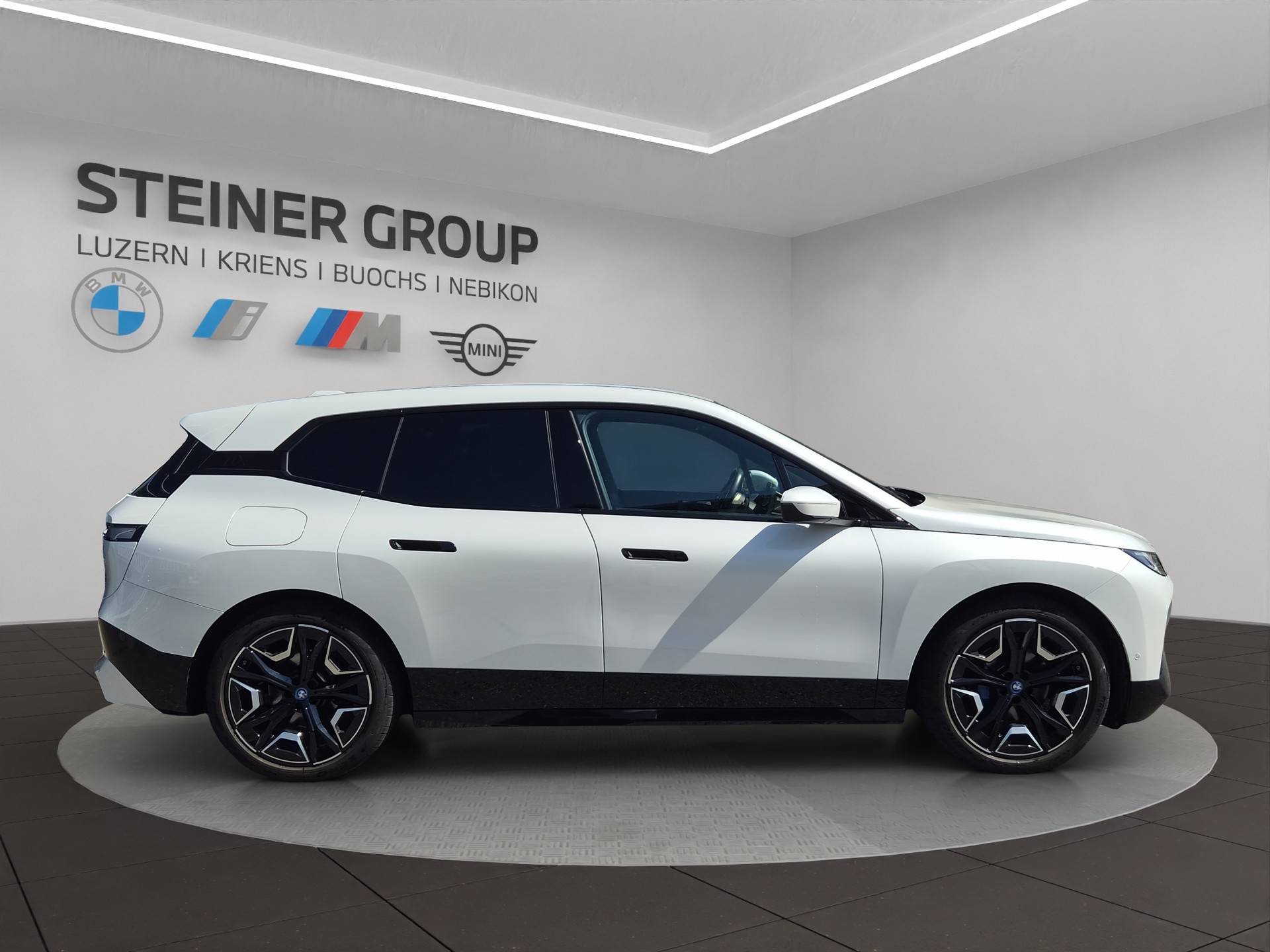 BMW iX xDrive40 Launch Edition-image-4