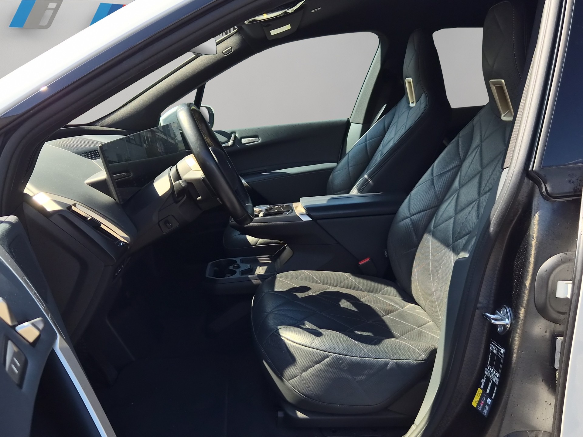 BMW iX xDrive40 Launch Edition-image-11