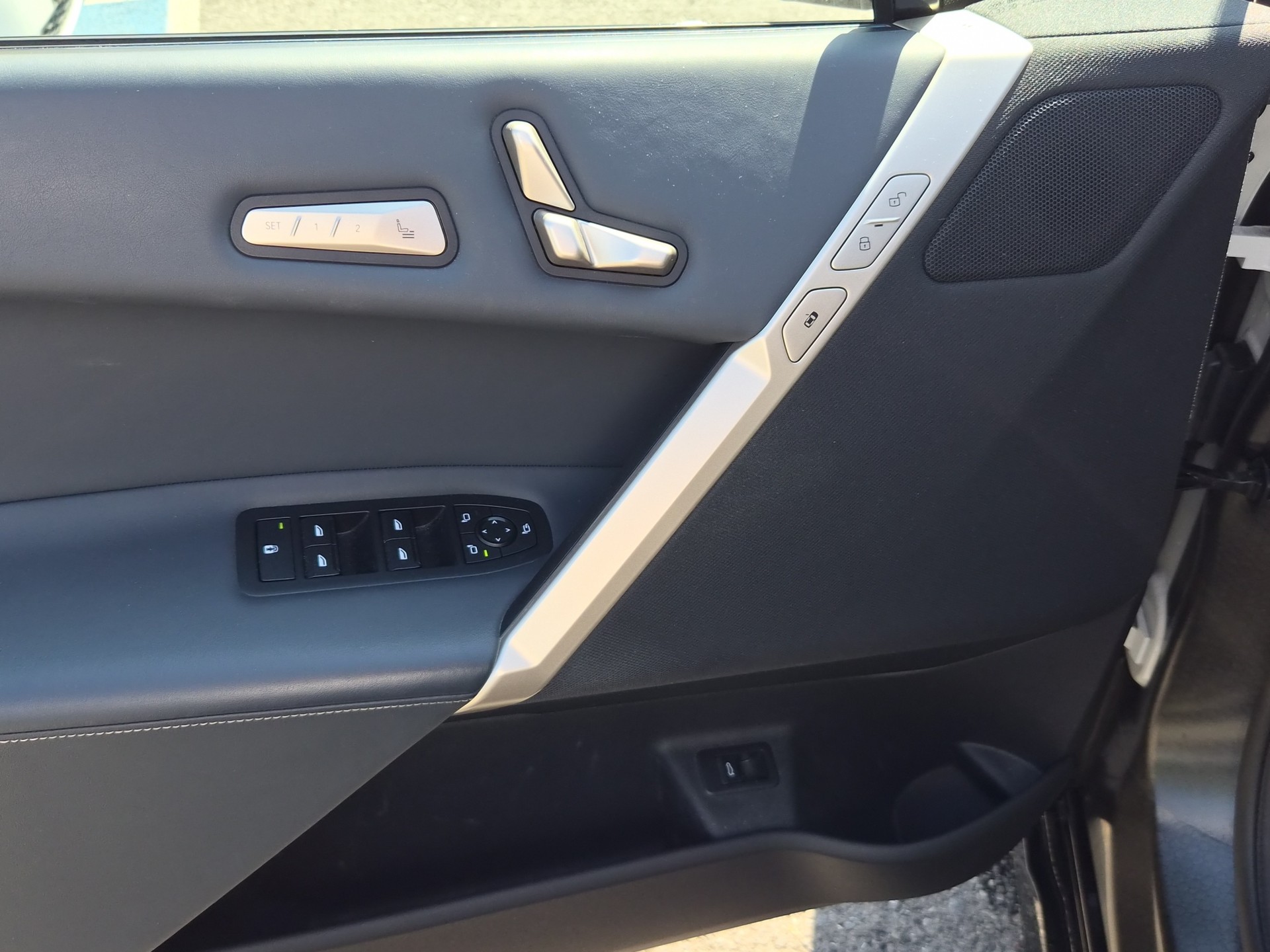 BMW iX xDrive40 Launch Edition-image-12