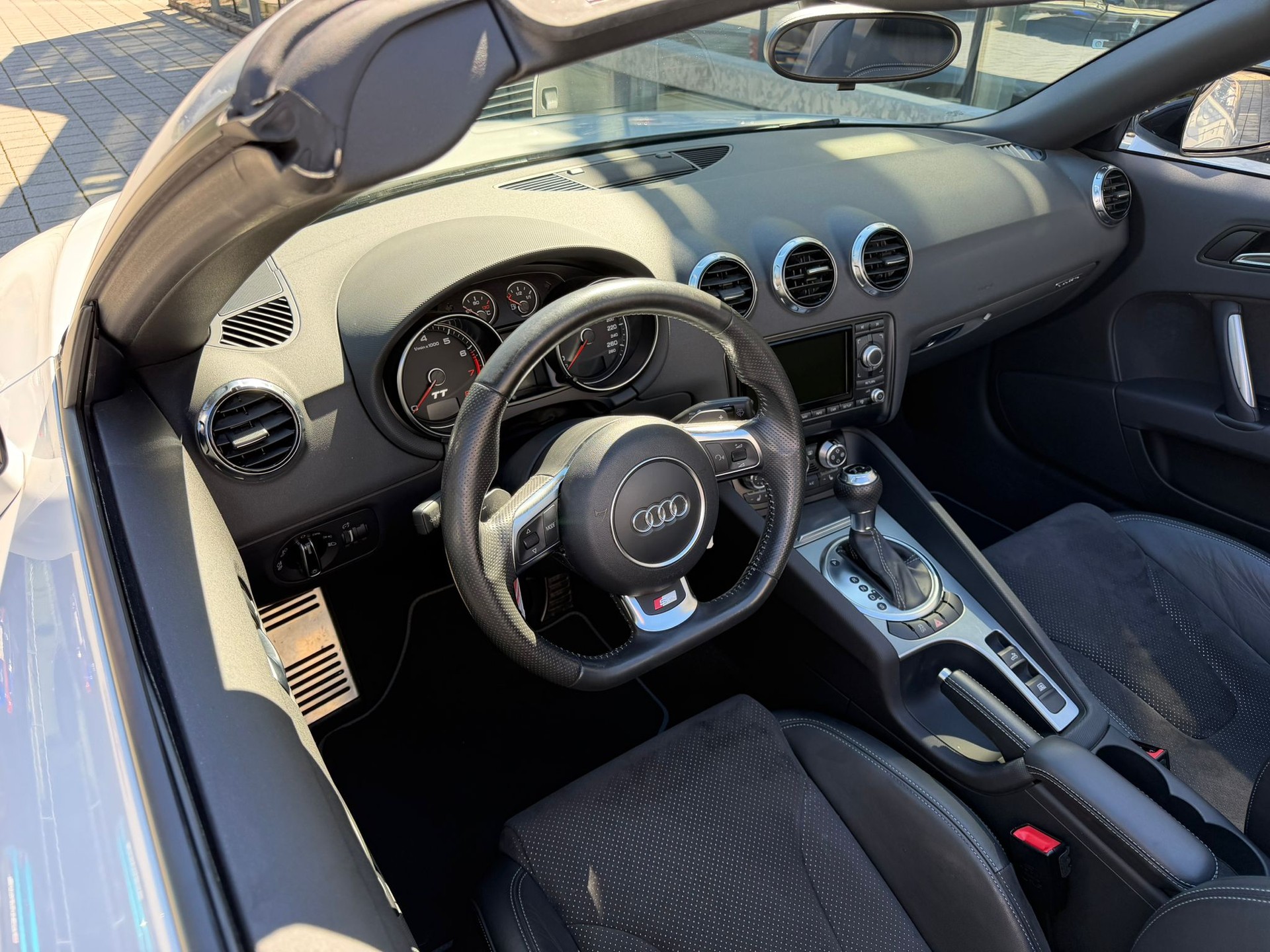 AUDI TT Roadster 2.0 TFSI quattro S-tronic-image-10