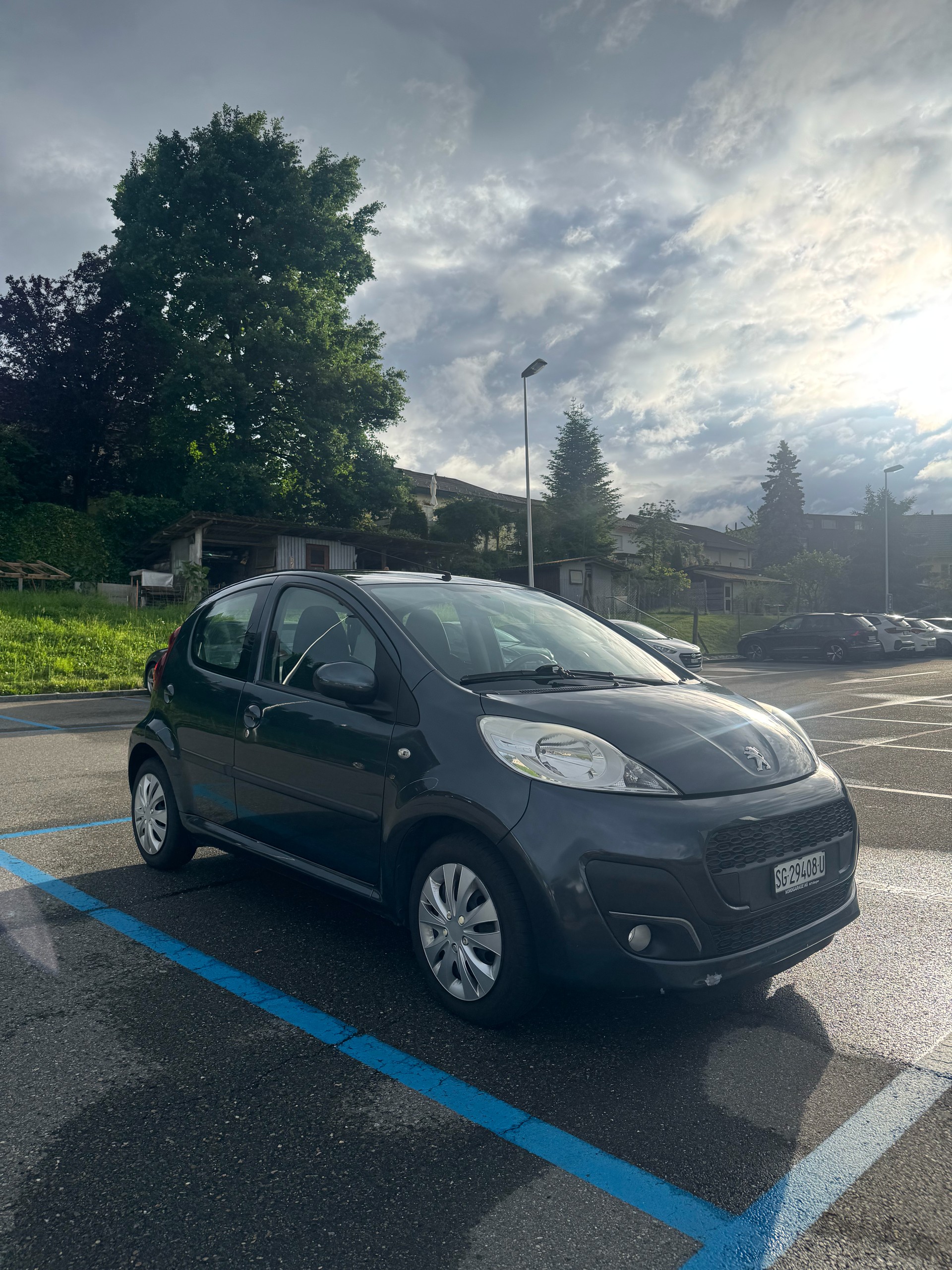 PEUGEOT 107 1.0 Swiss Edition-image-1