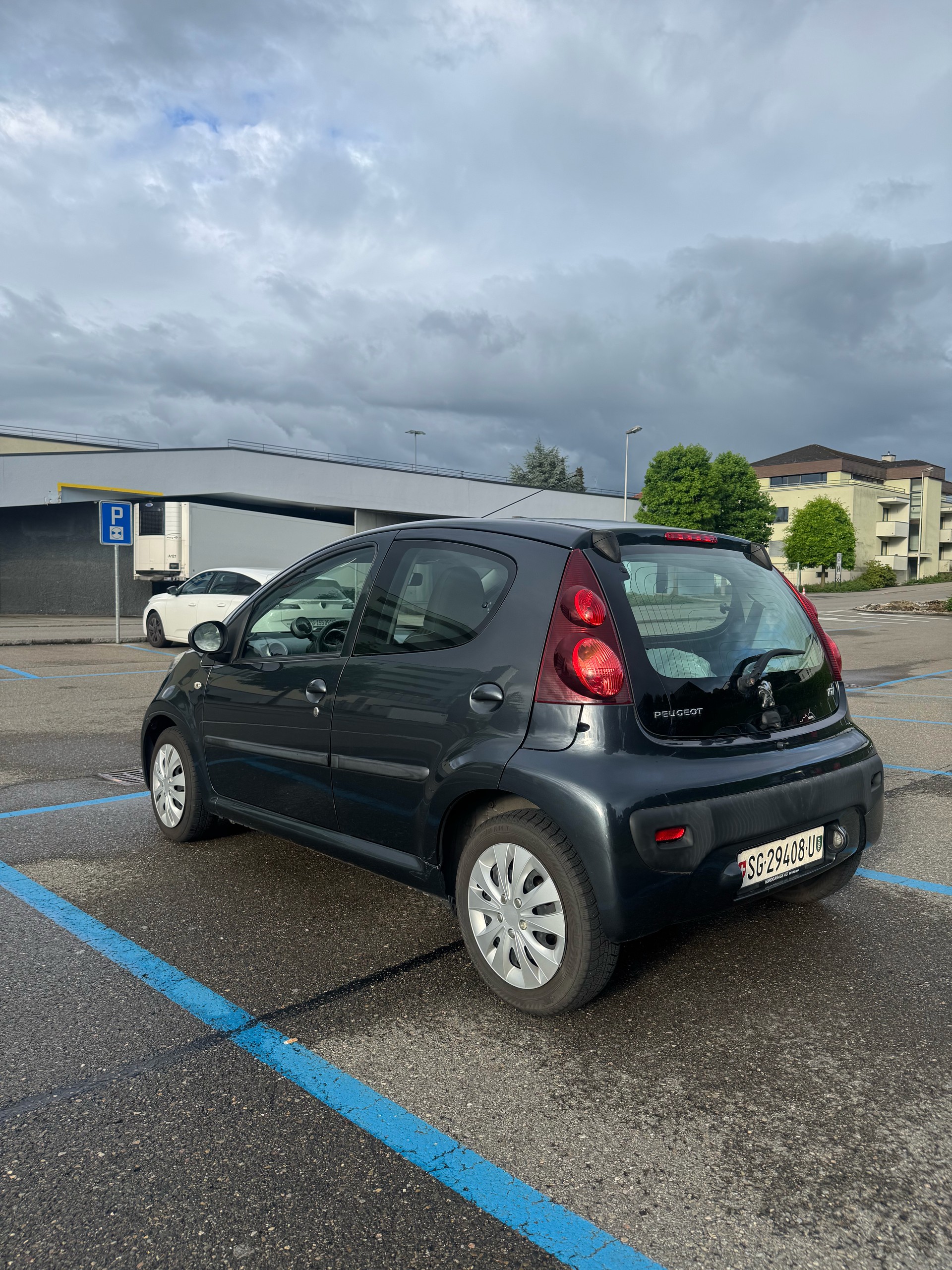 PEUGEOT 107 1.0 Swiss Edition-image-3