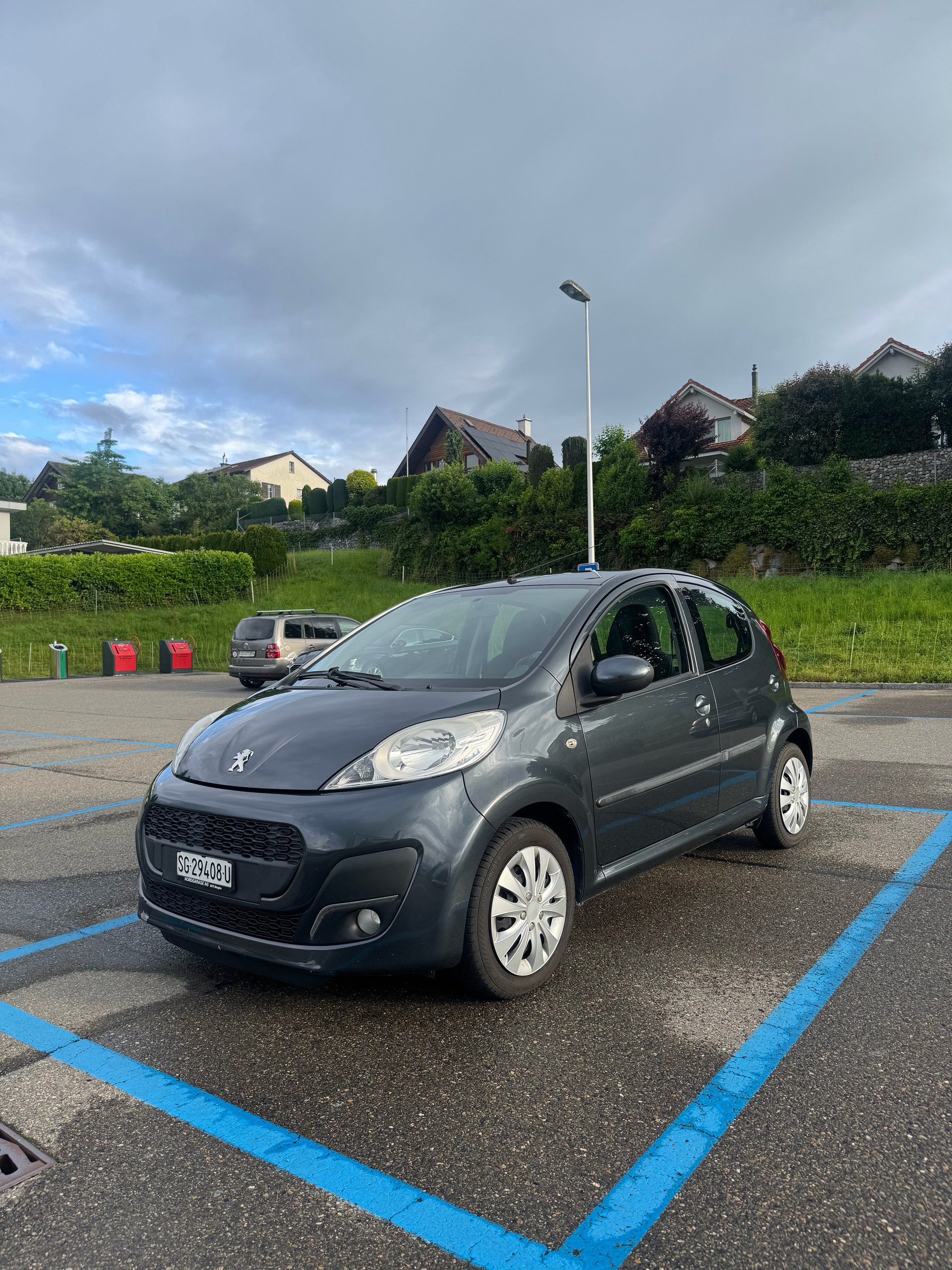 PEUGEOT 107 1.0 Swiss Edition-image-0