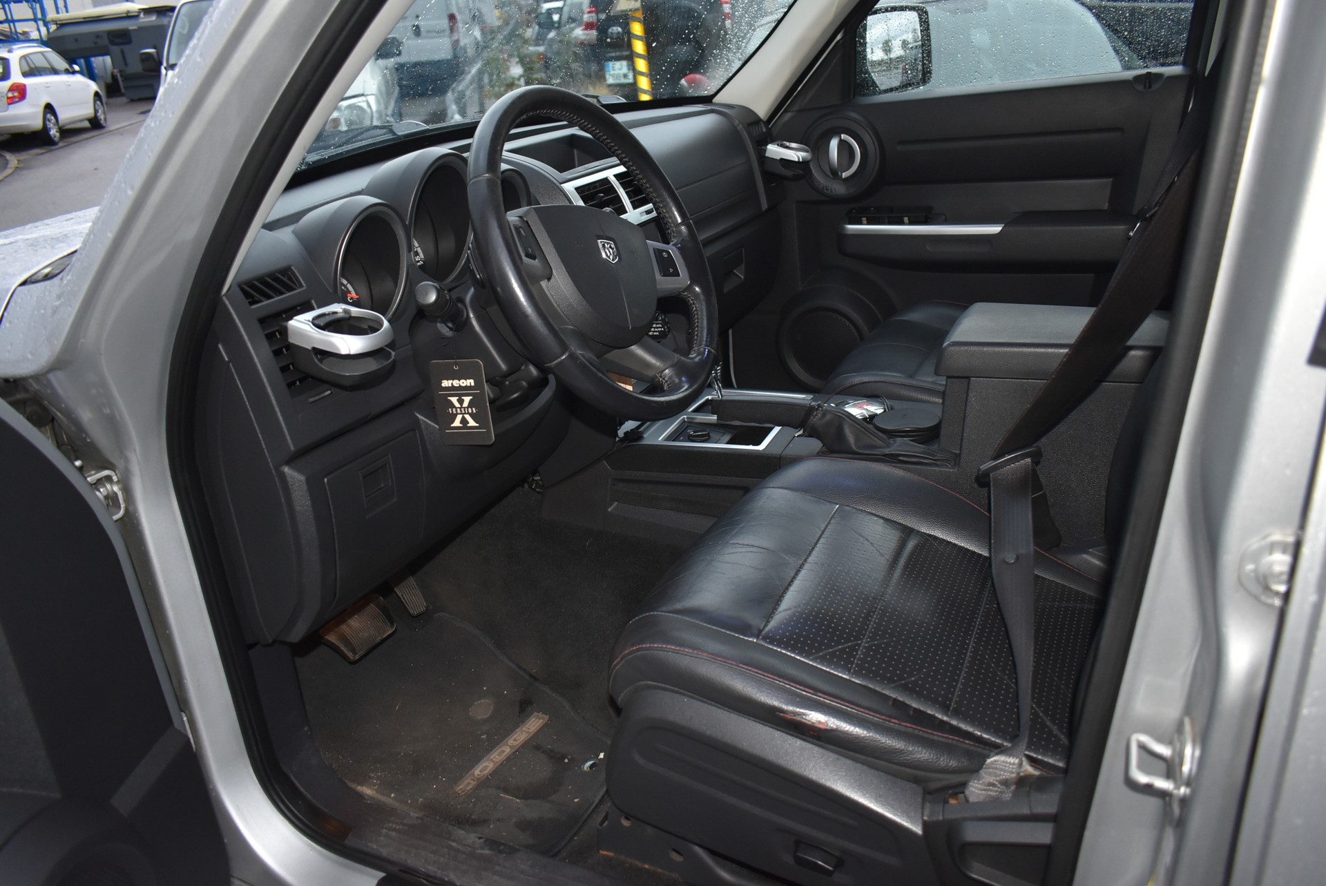 DODGE Nitro 2.8 CRD R/T Automatic-image-6