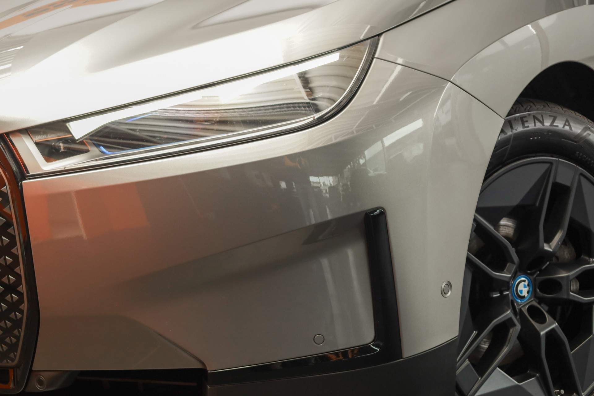 BMW iX xDrive40 Oxidgrau - Design Suite Mokka-image-8
