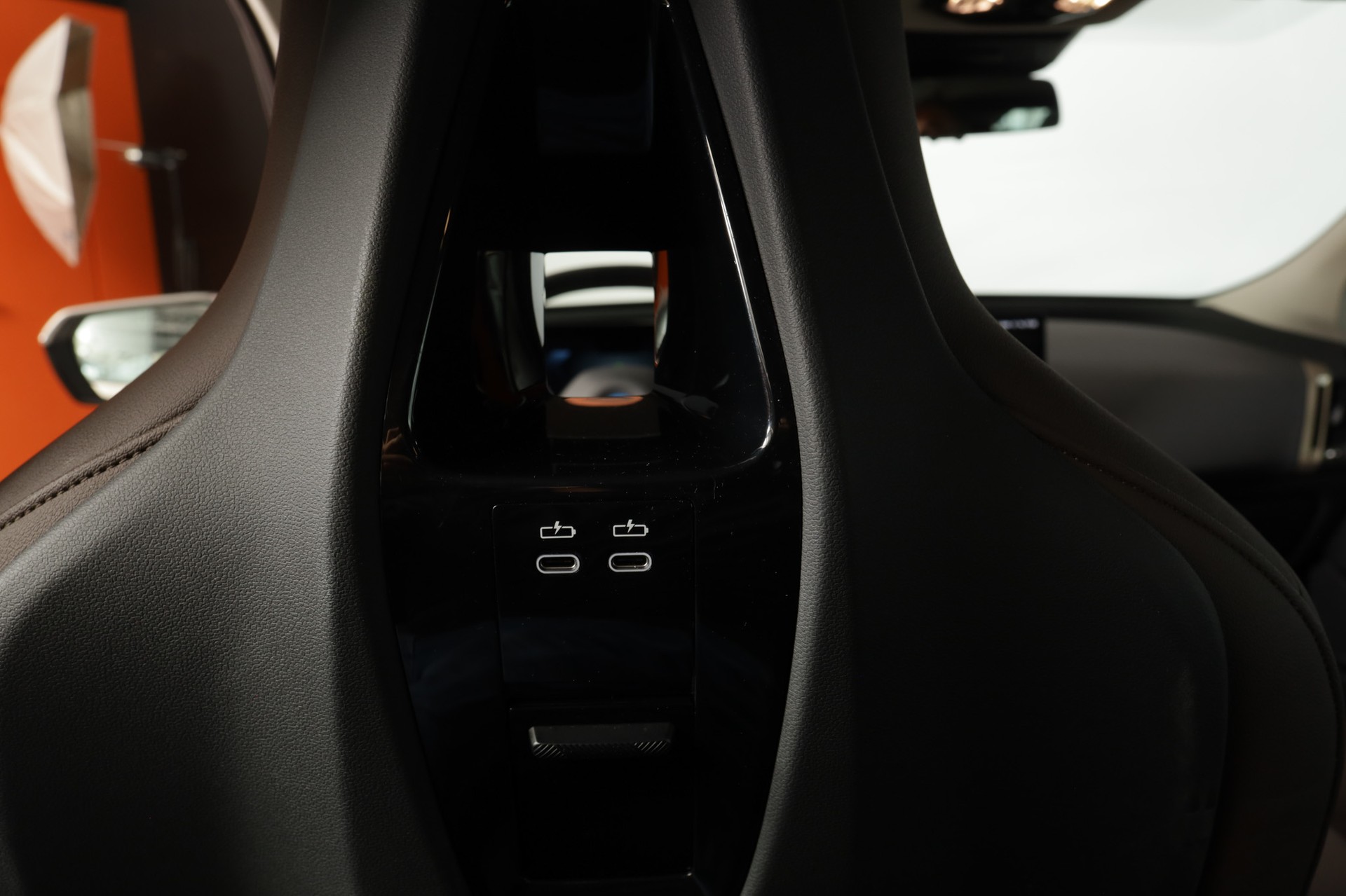 BMW iX xDrive40 Oxidgrau - Design Suite Mokka-image-13