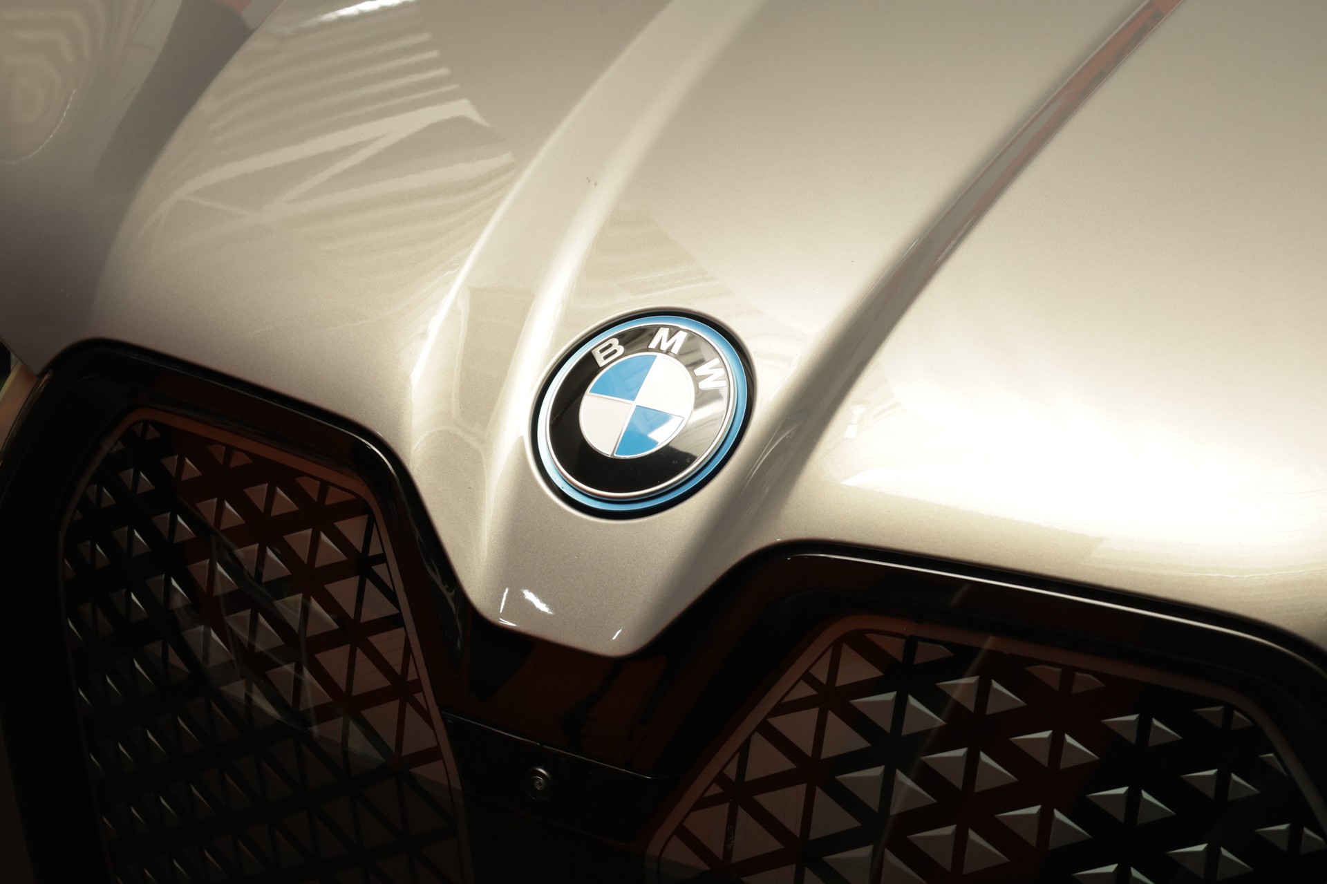 BMW iX xDrive40 Oxidgrau - Design Suite Mokka-image-20