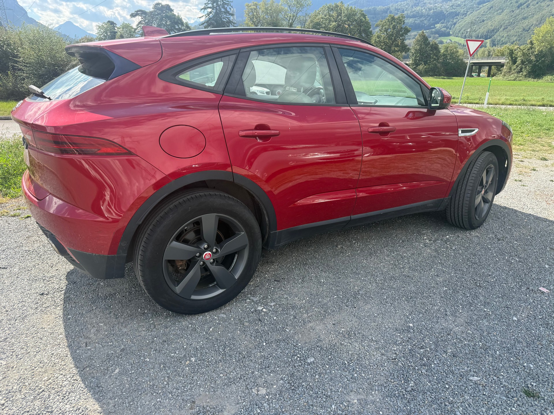JAGUAR E-Pace 2.0 P250 R-Dynamic SE AWD Automatik-image-2