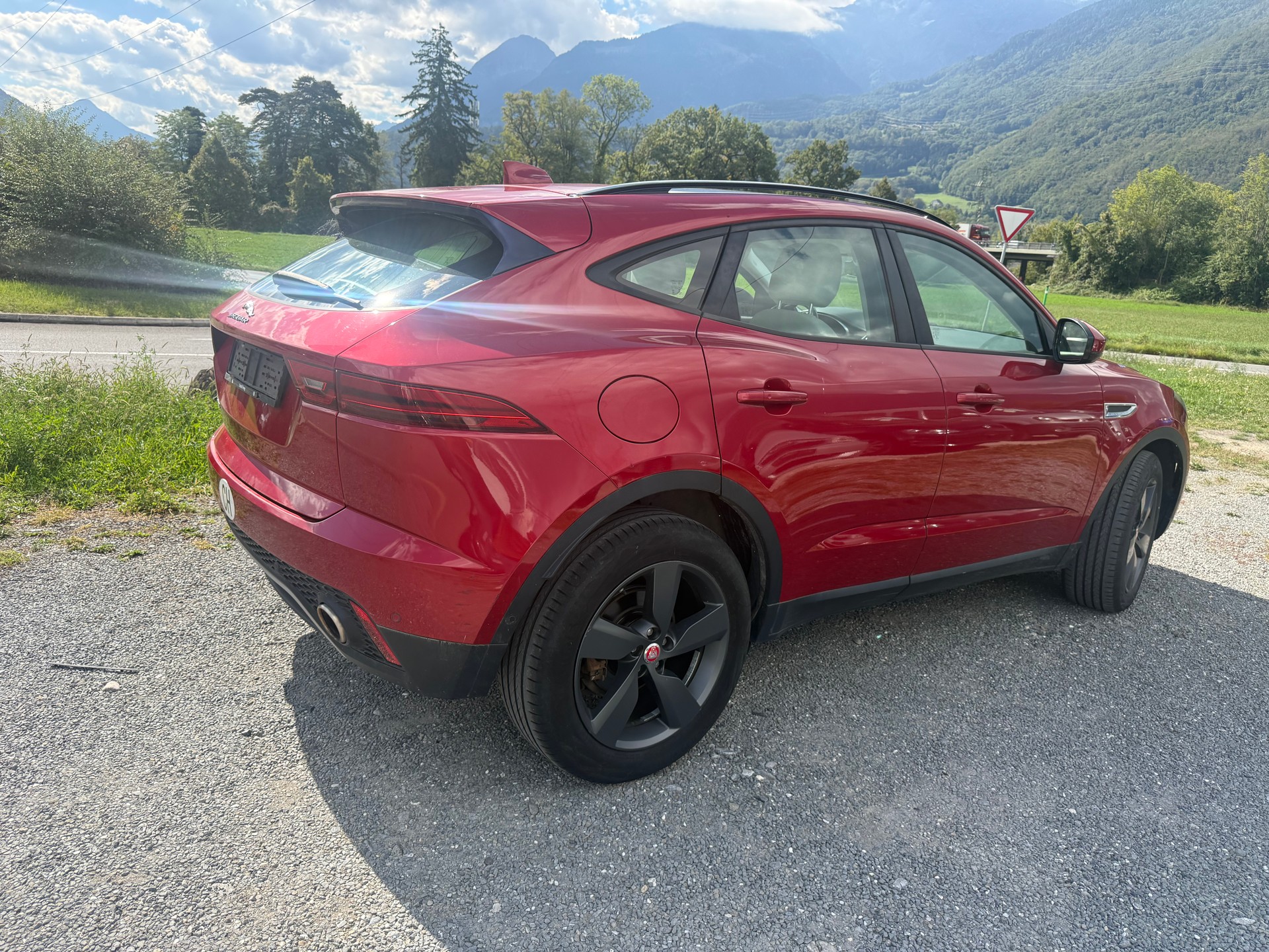 JAGUAR E-Pace 2.0 P250 R-Dynamic SE AWD Automatik-image-4