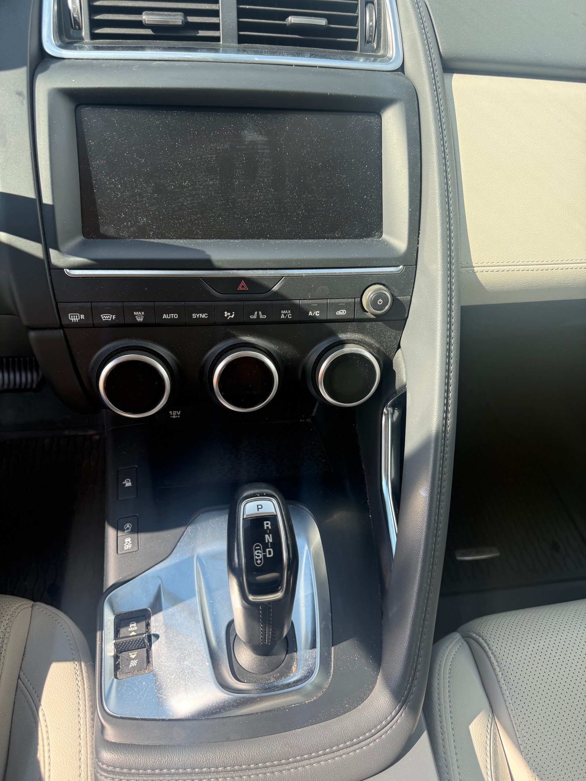 JAGUAR E-Pace 2.0 P250 R-Dynamic SE AWD Automatik-image-8