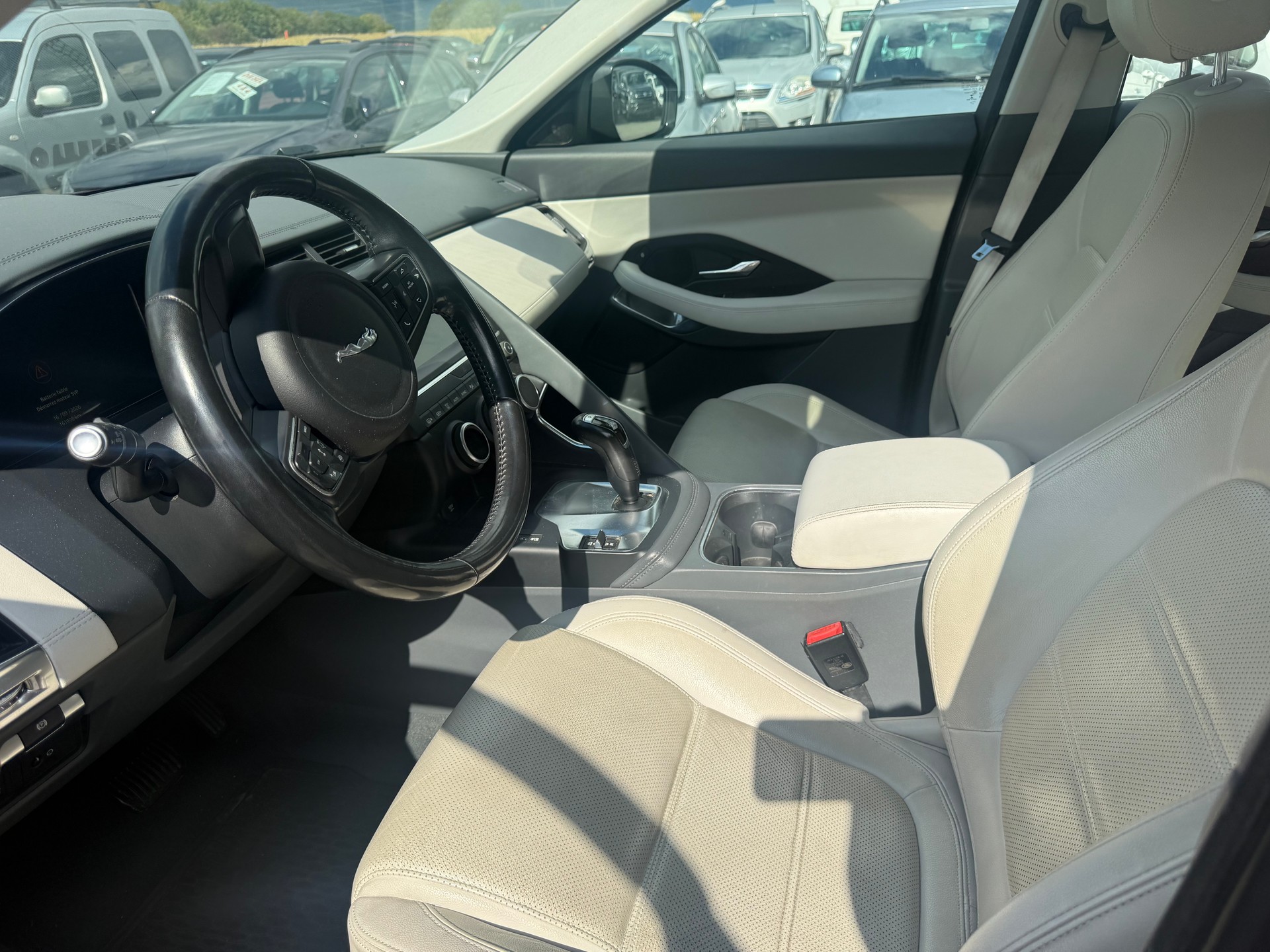 JAGUAR E-Pace 2.0 P250 R-Dynamic SE AWD Automatik-image-7