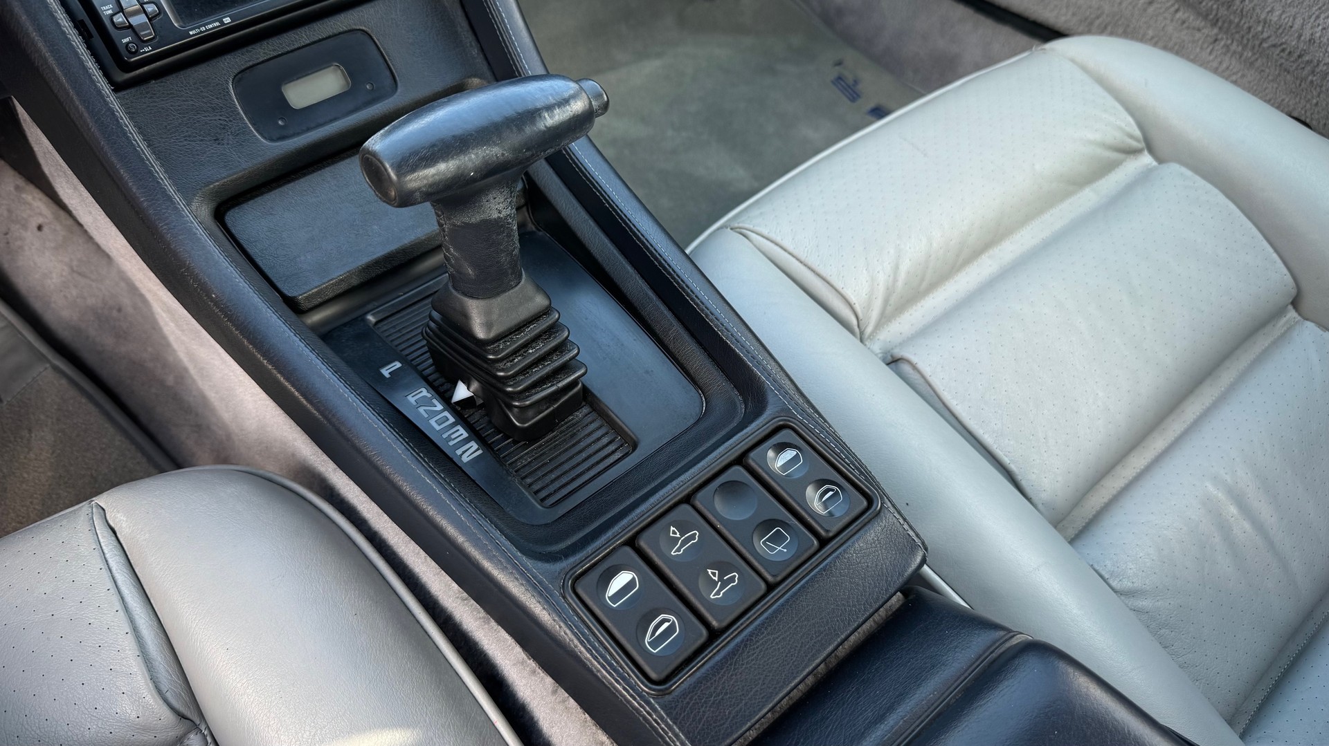 PORSCHE 928 S4-image-15