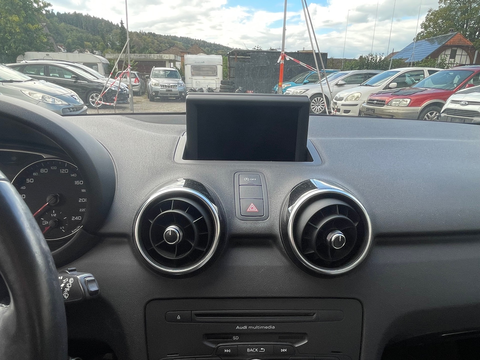 AUDI A1 1.6 TDI Attraction-image-11