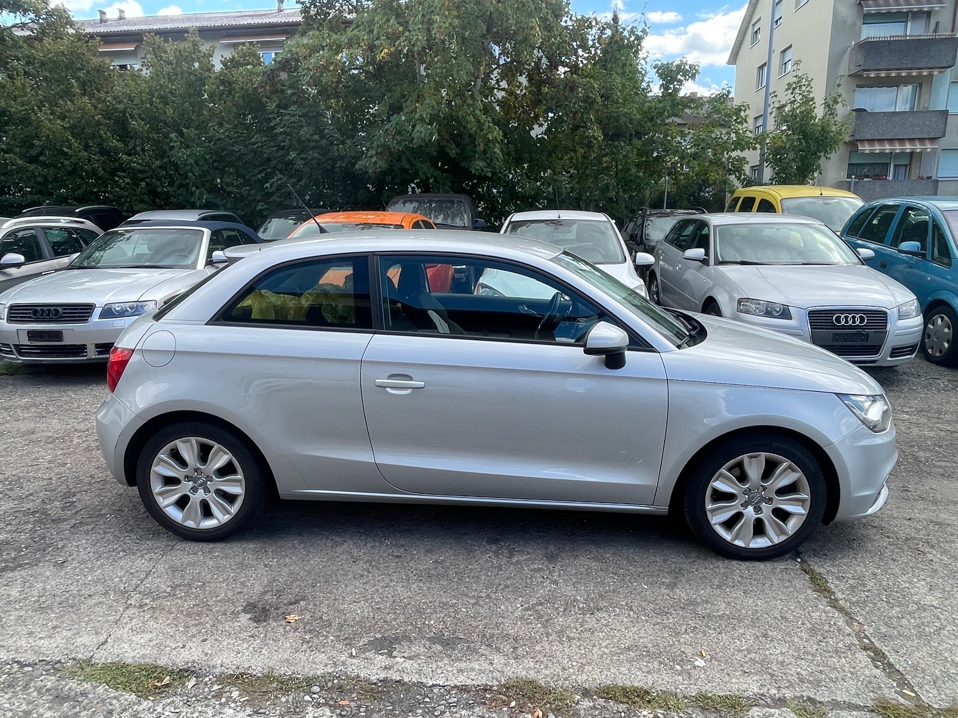 AUDI A1 1.6 TDI Attraction-image-4