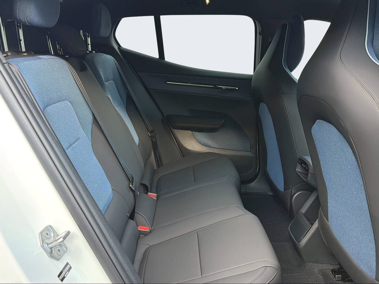 VOLVO EX30 P8 Plus AWD-image-12