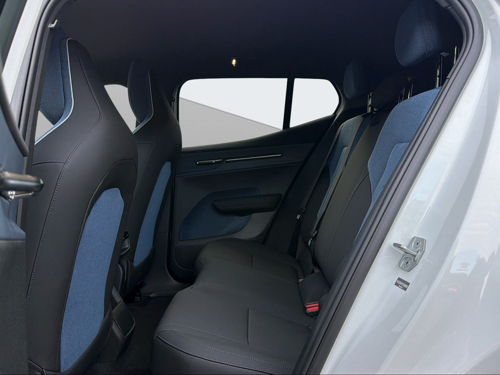 VOLVO EX30 P8 Plus AWD-image-11