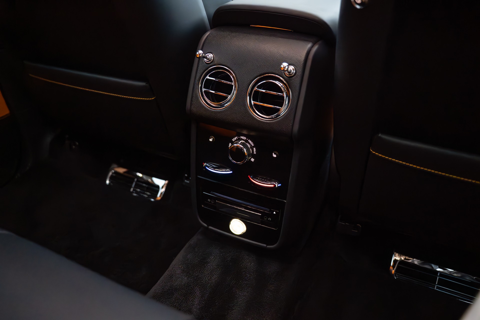 ROLLS-ROYCE Cullinan 6.7 V12 Black Badge-image-16
