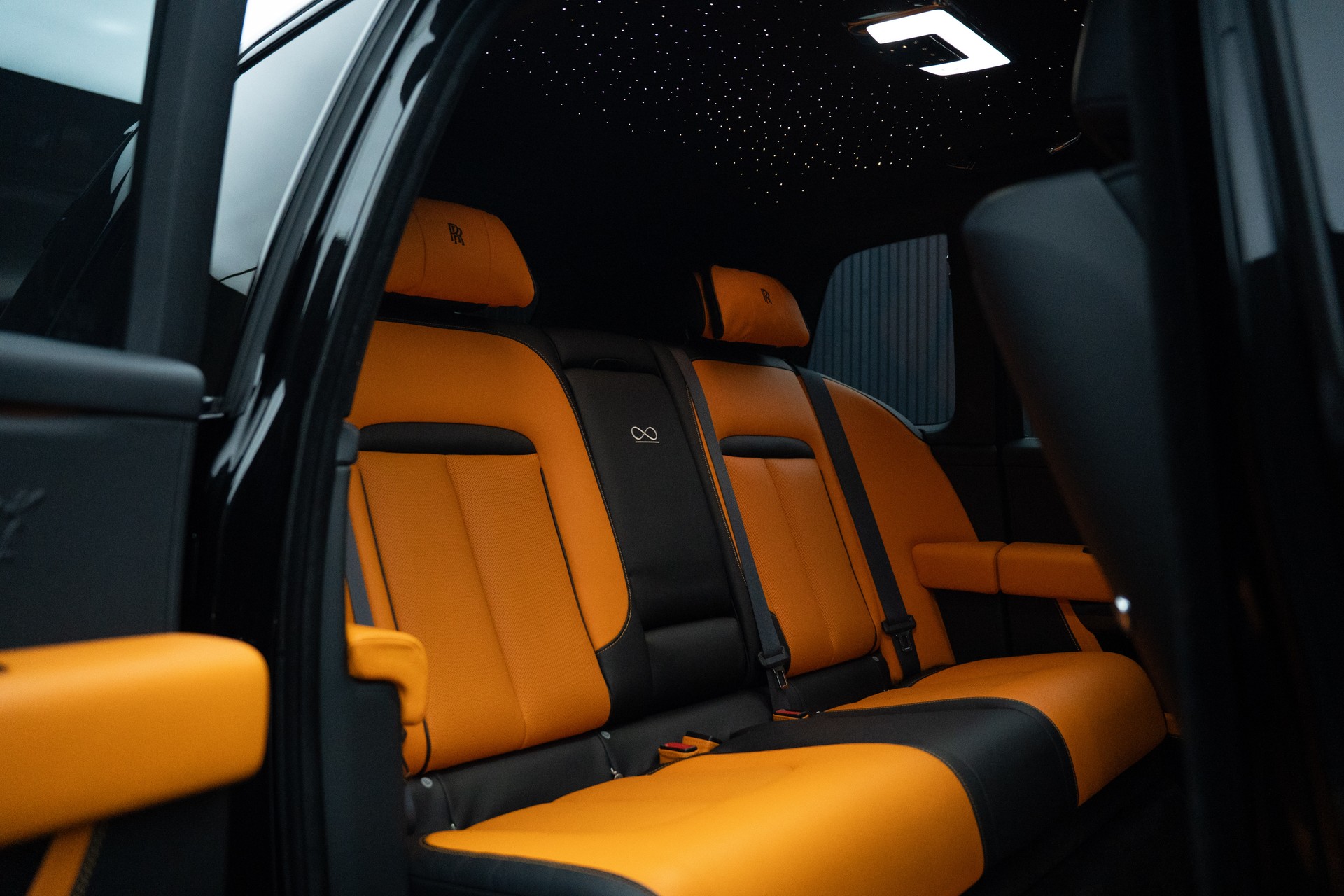 ROLLS-ROYCE Cullinan 6.7 V12 Black Badge-image-14