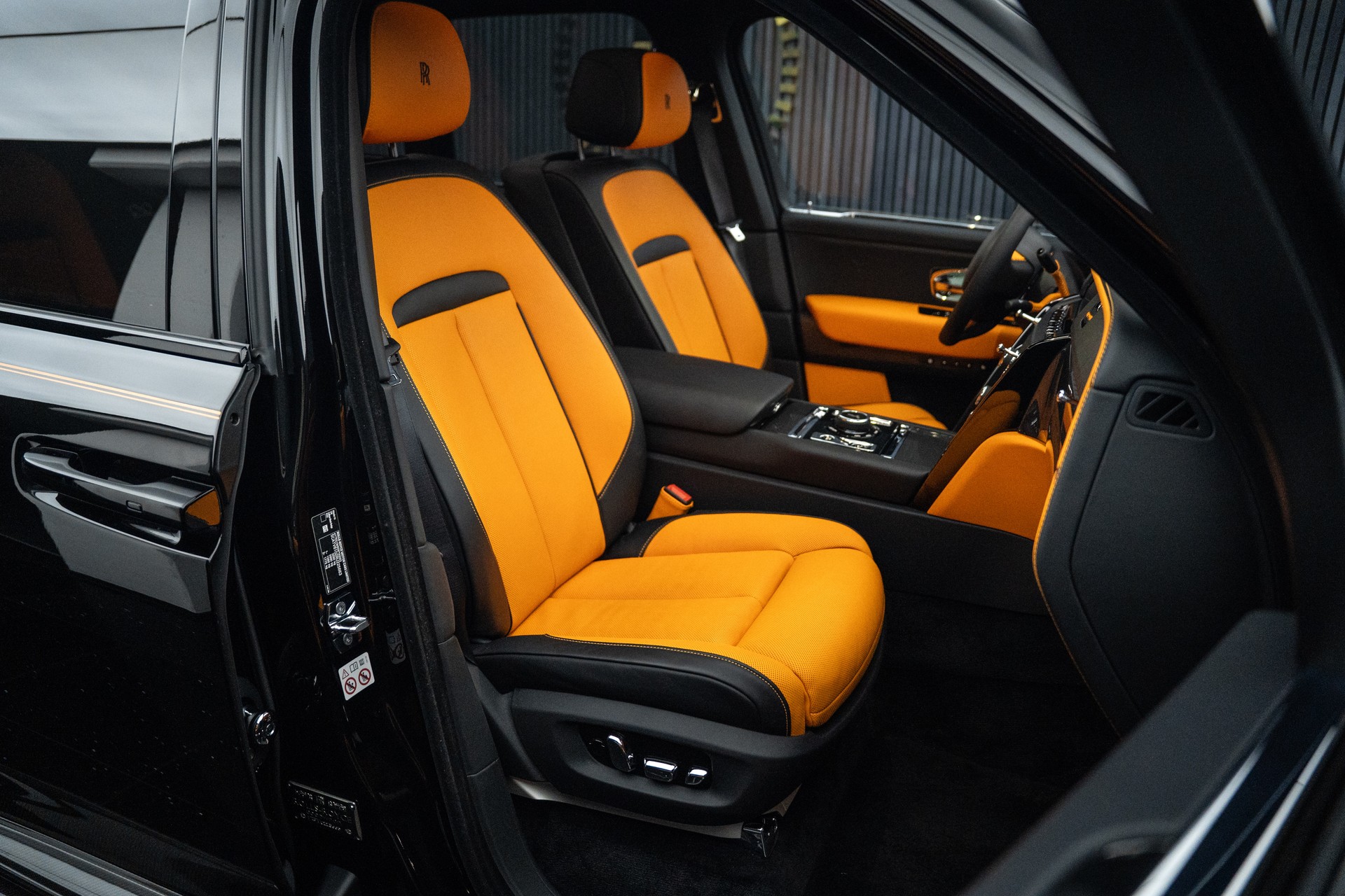 ROLLS-ROYCE Cullinan 6.7 V12 Black Badge-image-7
