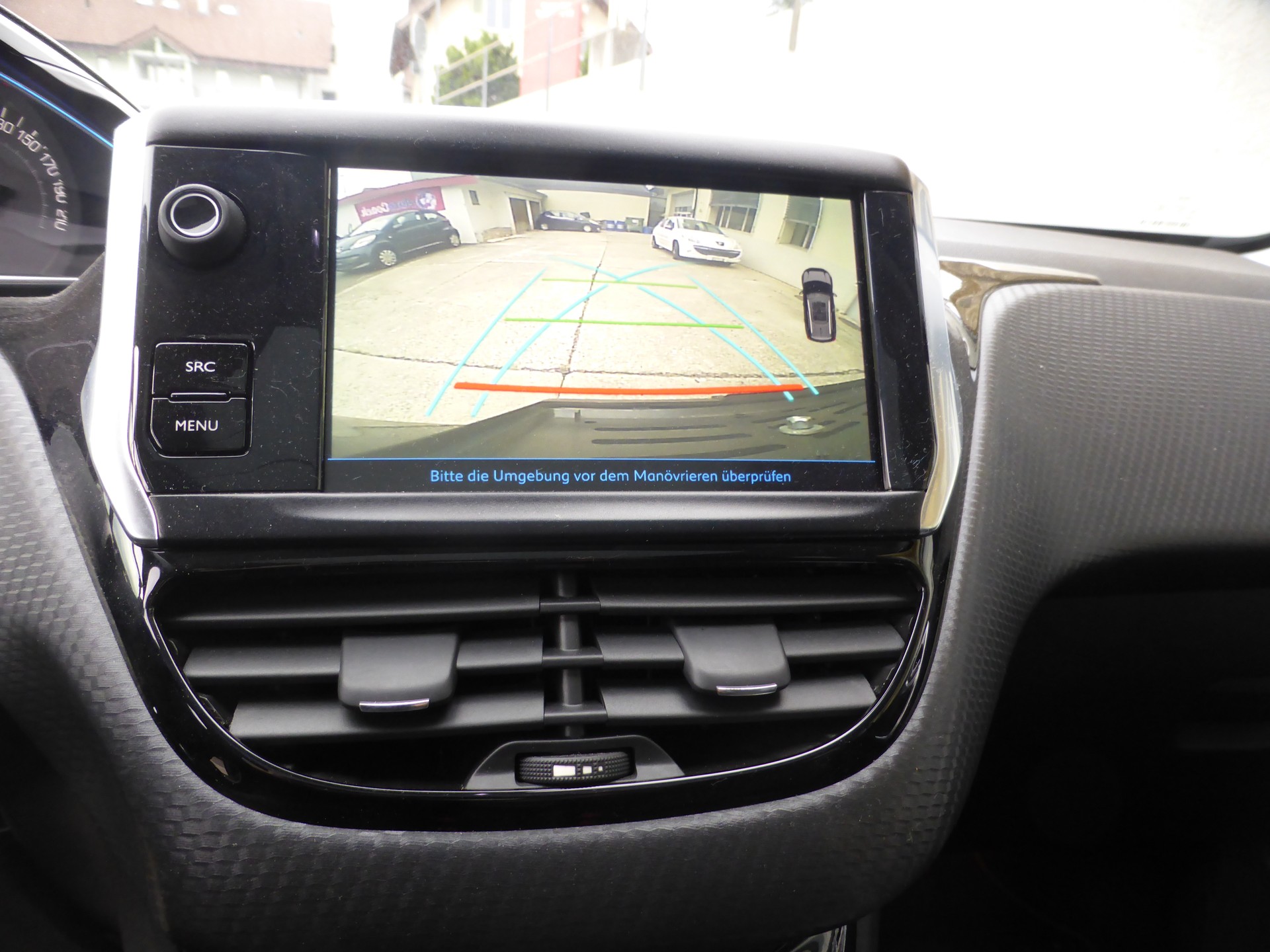 PEUGEOT 2008 1.2 PureTech Allure EAT6-image-10