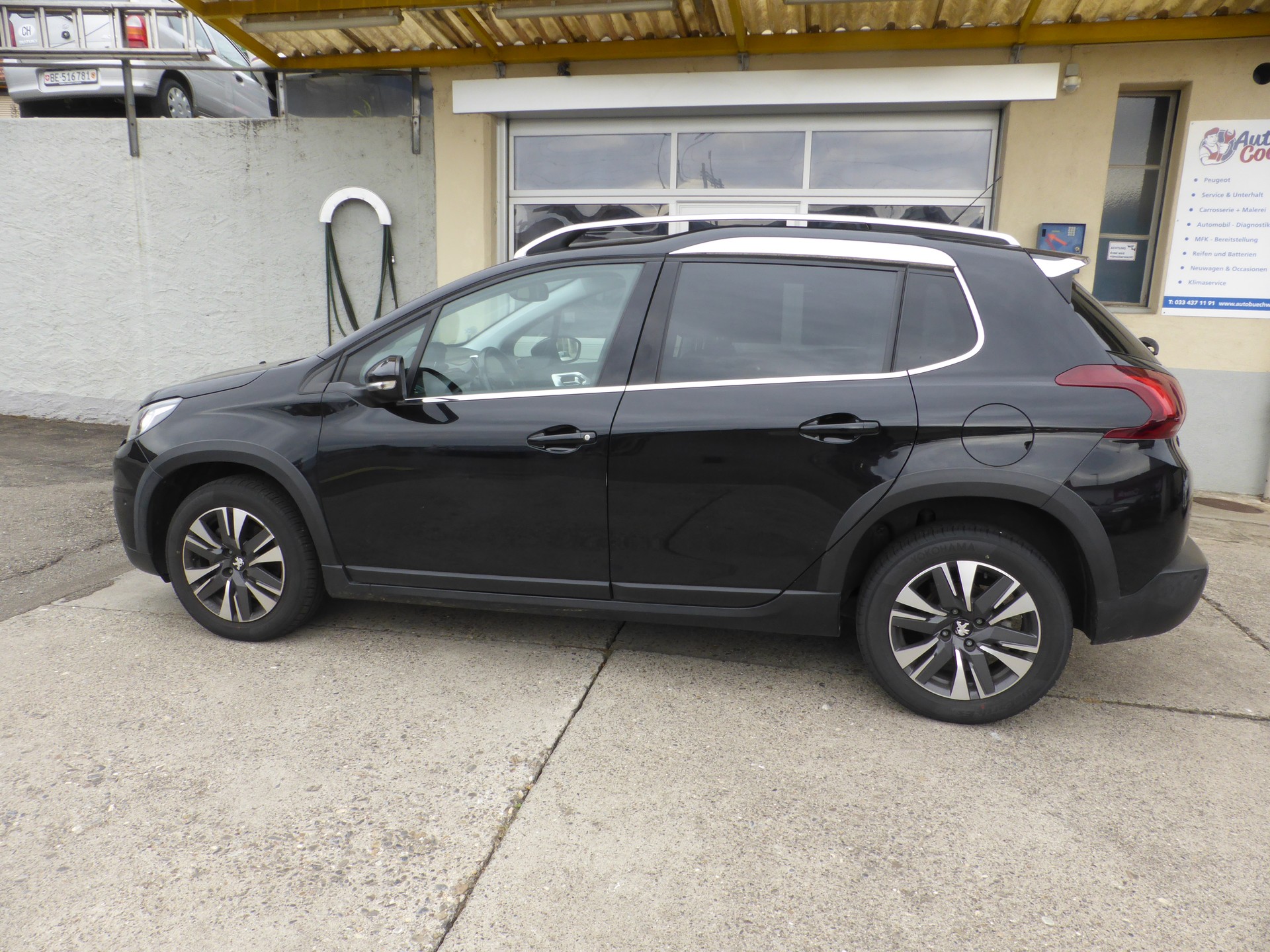 PEUGEOT 2008 1.2 PureTech Allure EAT6-image-4