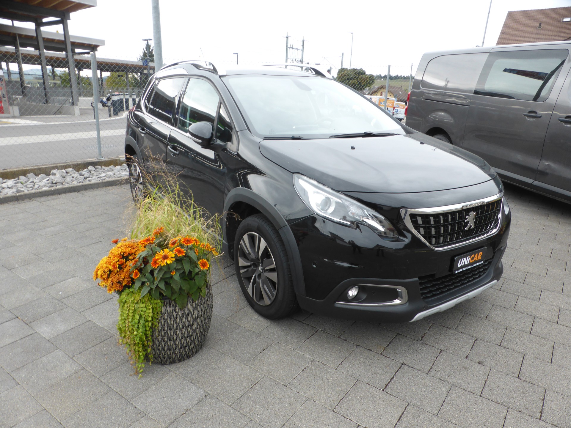 PEUGEOT 2008 1.2 PureTech Allure EAT6-image-1