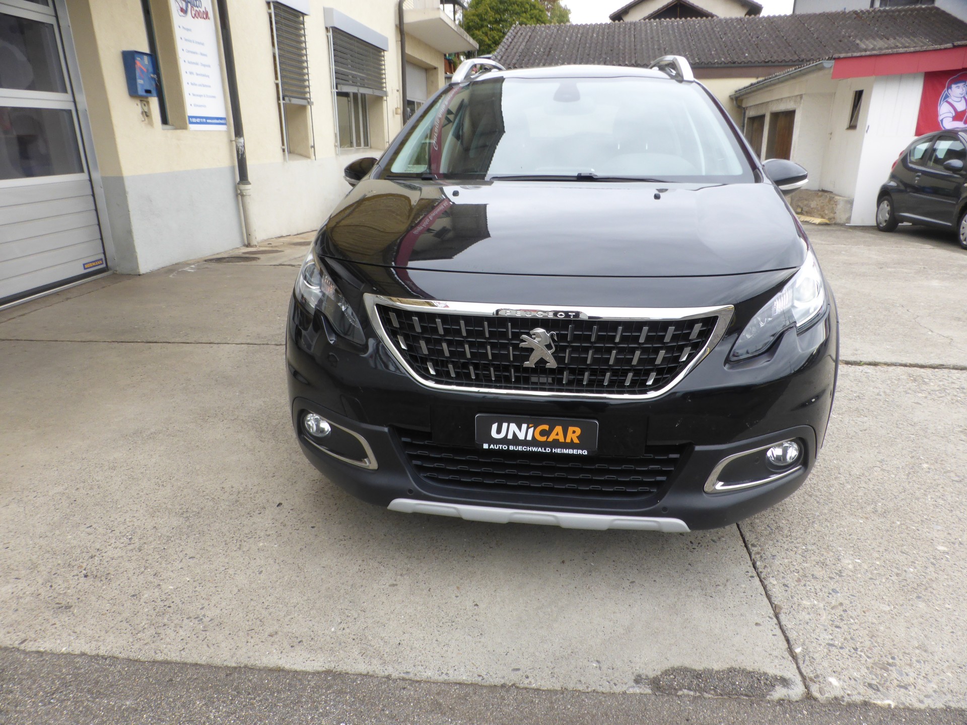 PEUGEOT 2008 1.2 PureTech Allure EAT6-image-5