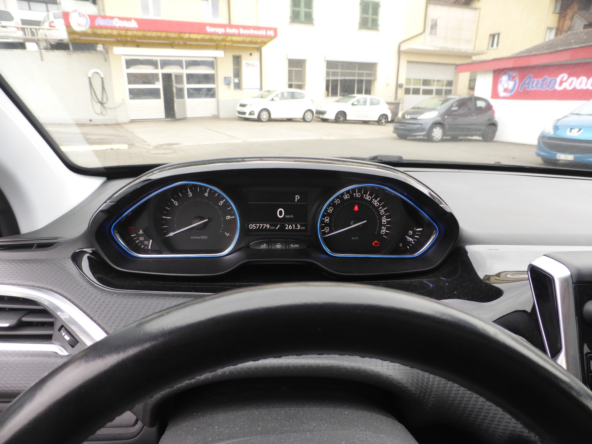 PEUGEOT 2008 1.2 PureTech Allure EAT6-image-7