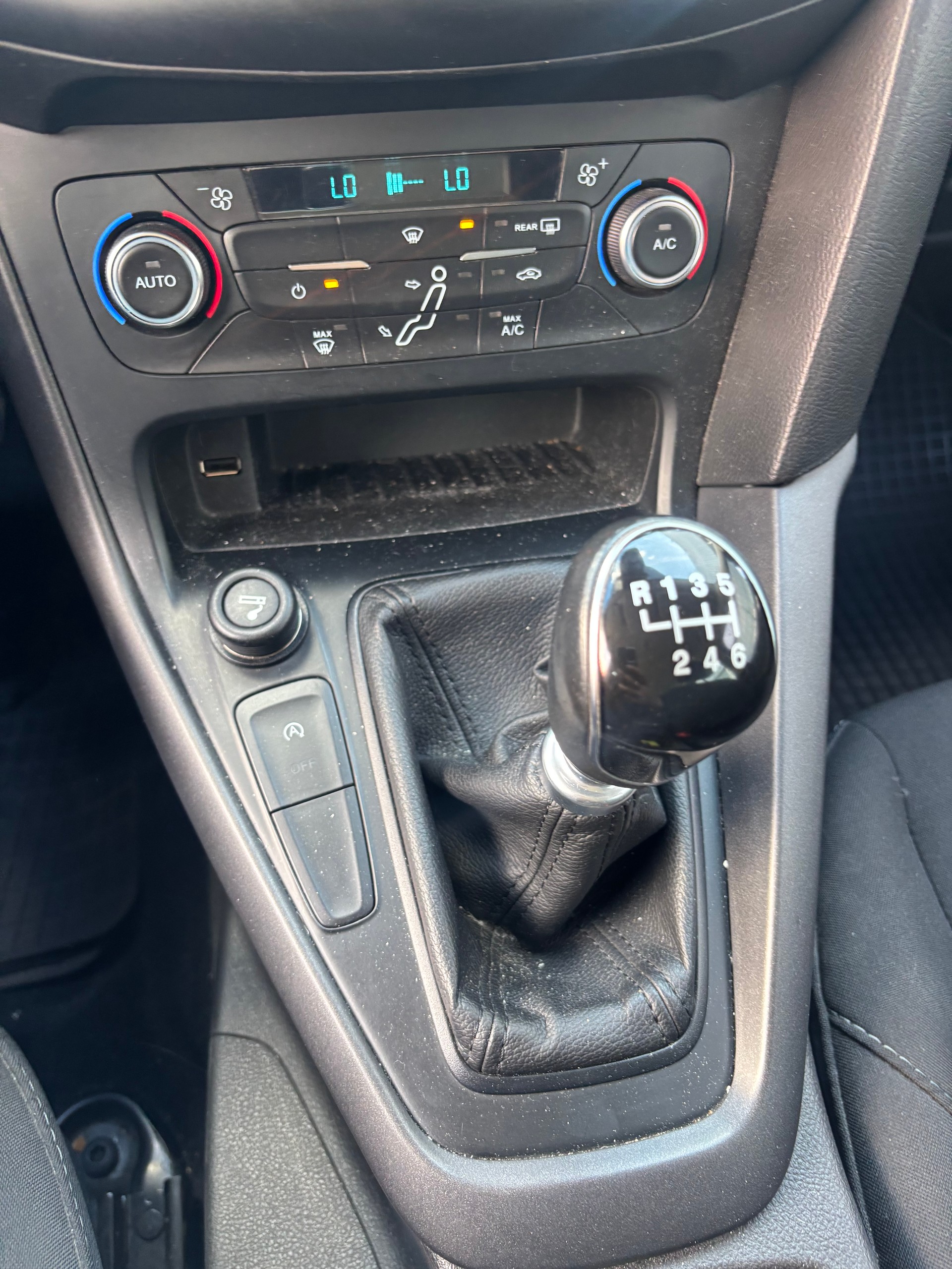 FORD Focus 1.0 SCTi Trend-image-9