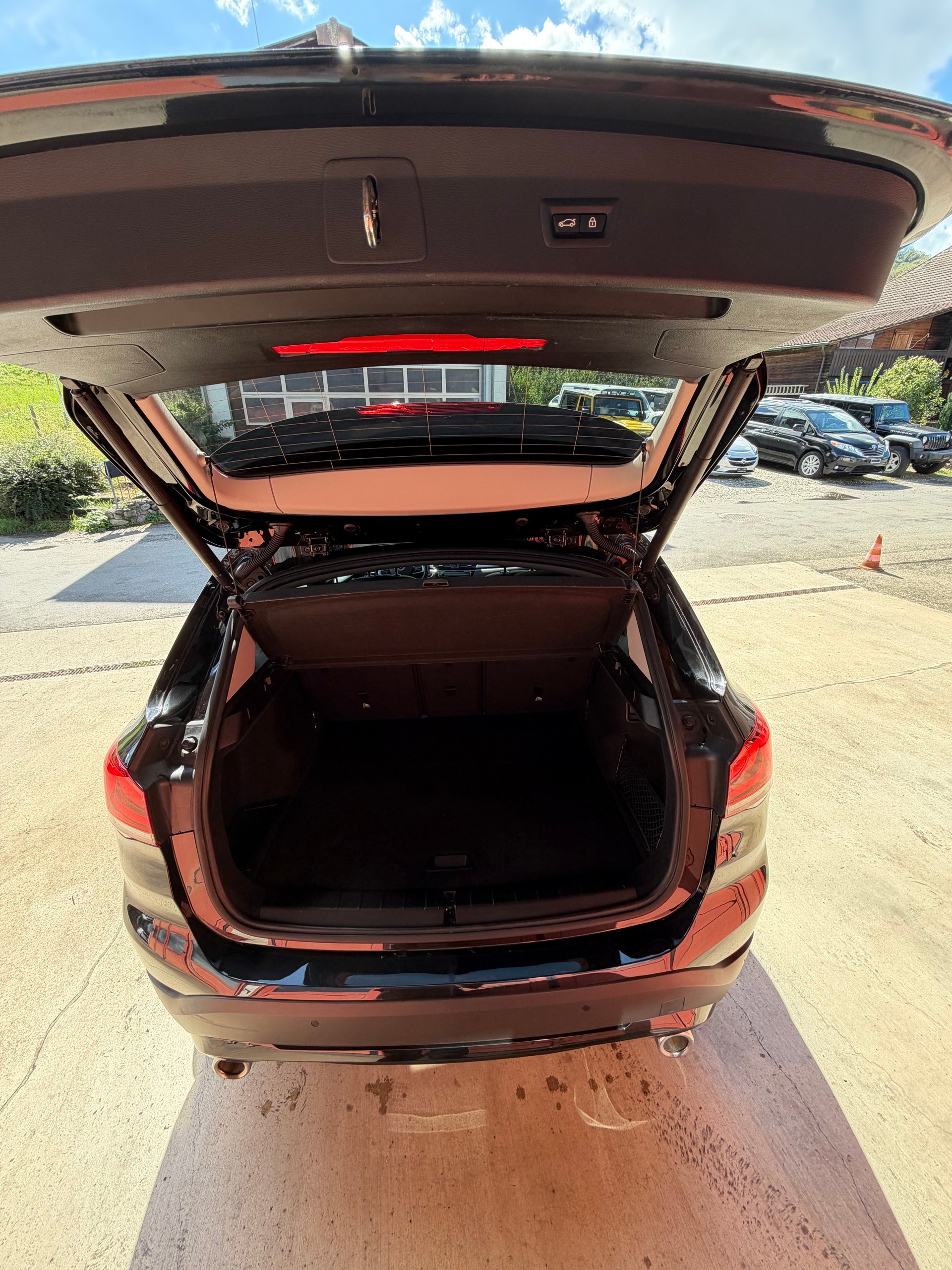 BMW X1 xDrive 18d Steptronic-image-13