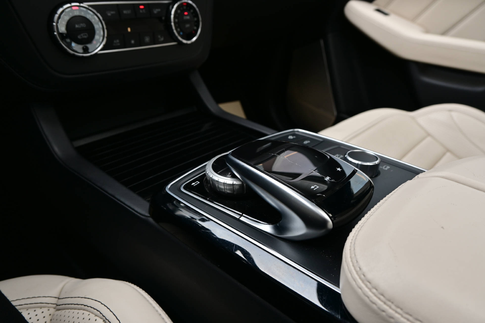 MERCEDES-BENZ GLE 63 V8 S AMG *CH-Auto*Panoramadach*-image-15
