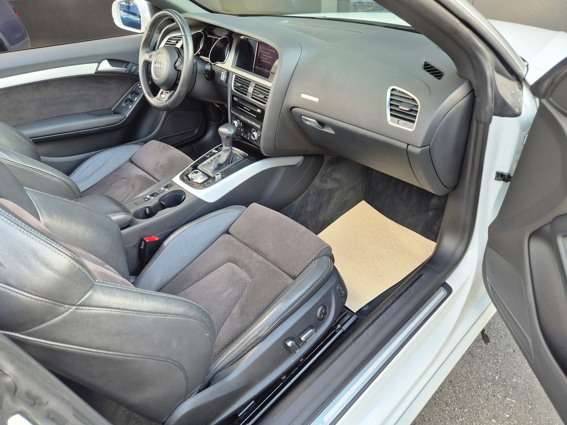 AUDI A5 Cabriolet 2.0 TFSI quattro S-tronic-image-6
