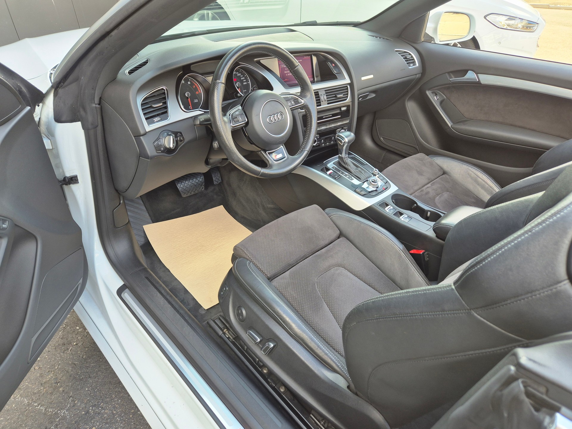 AUDI A5 Cabriolet 2.0 TFSI quattro S-tronic-image-5
