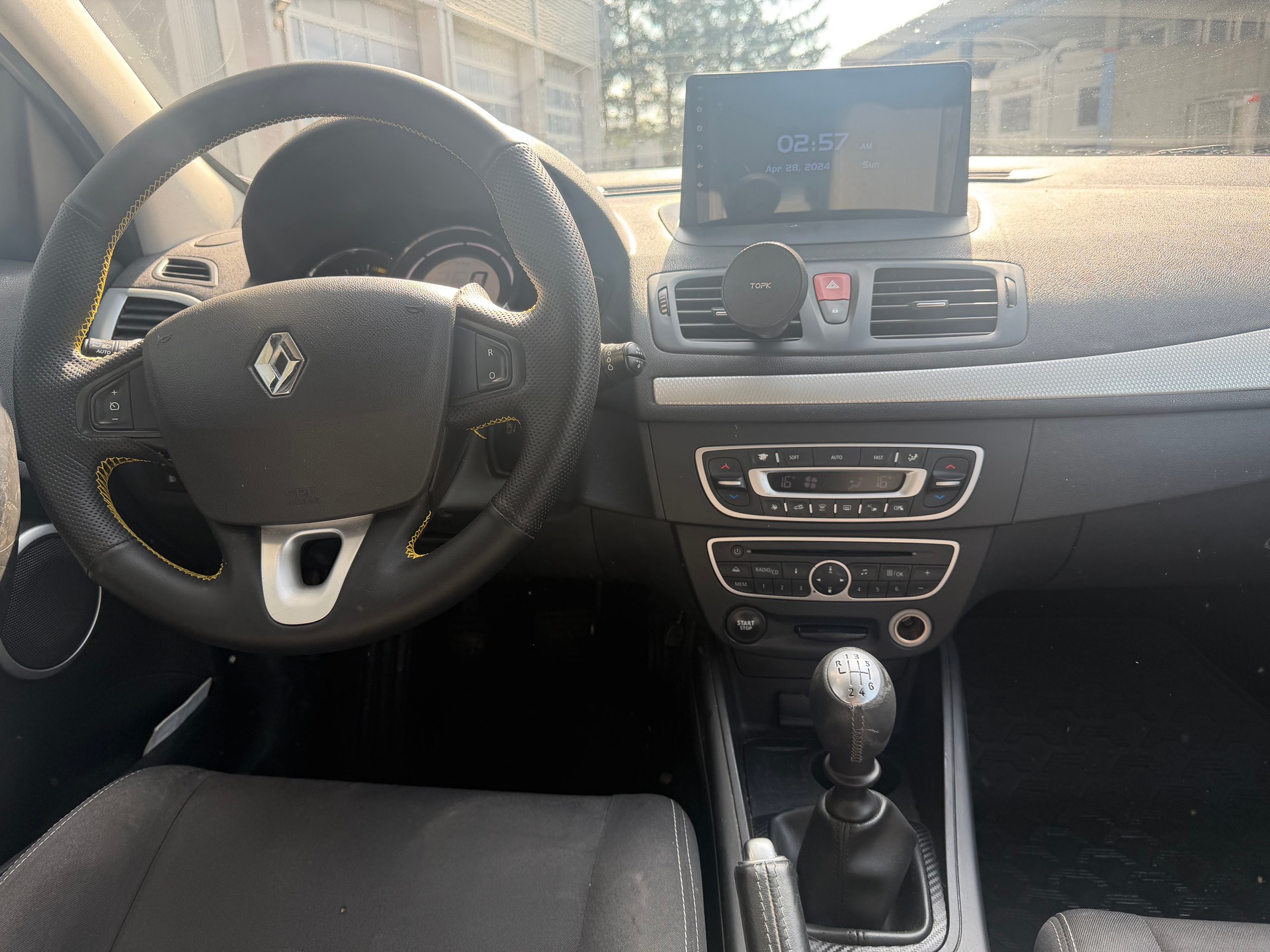 RENAULT Mégane Grandtour 1.4 16V Turbo Privilège-image-9