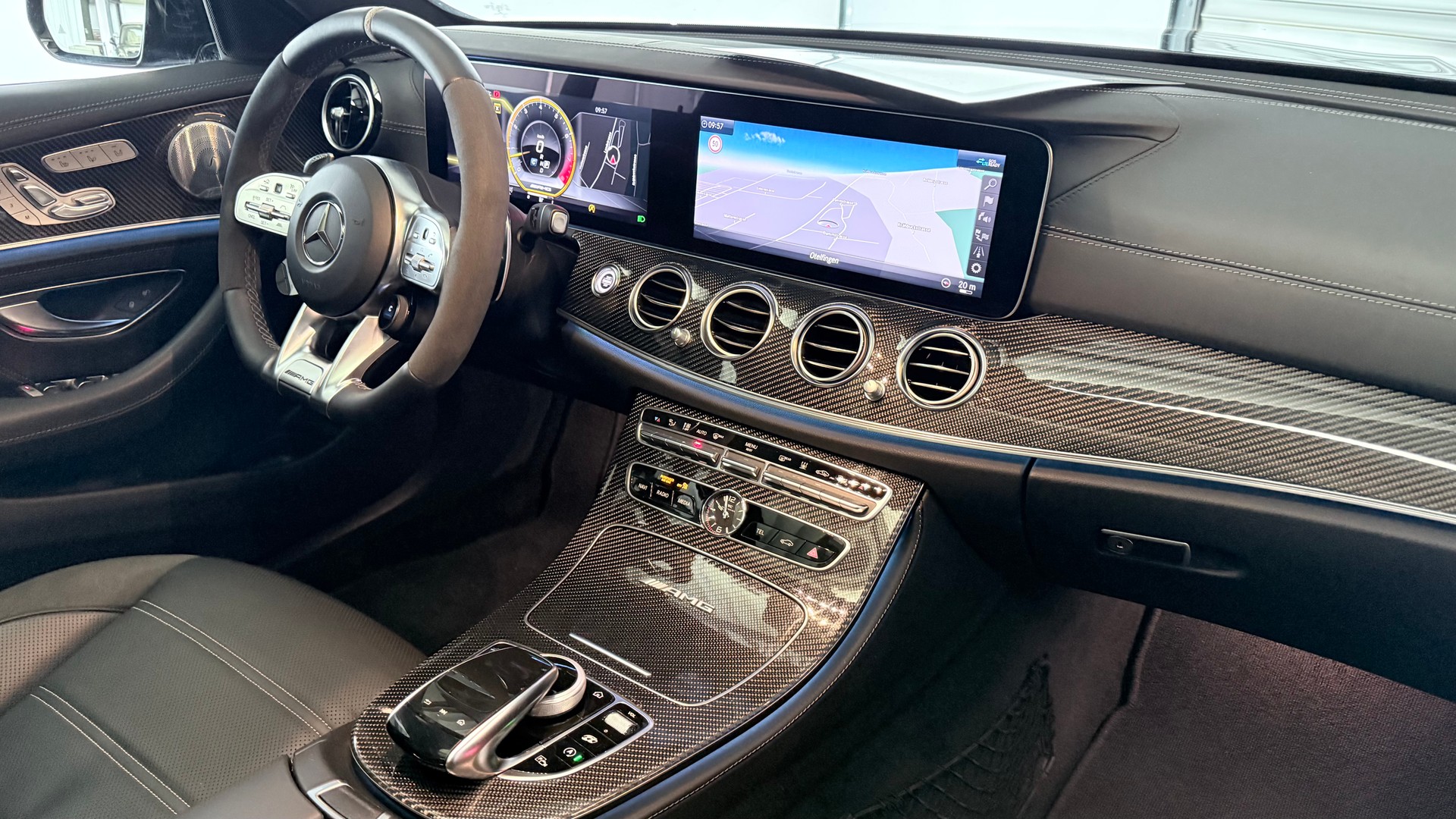 MERCEDES-BENZ E 63 S AMG 4matic+ Kombi-image-27