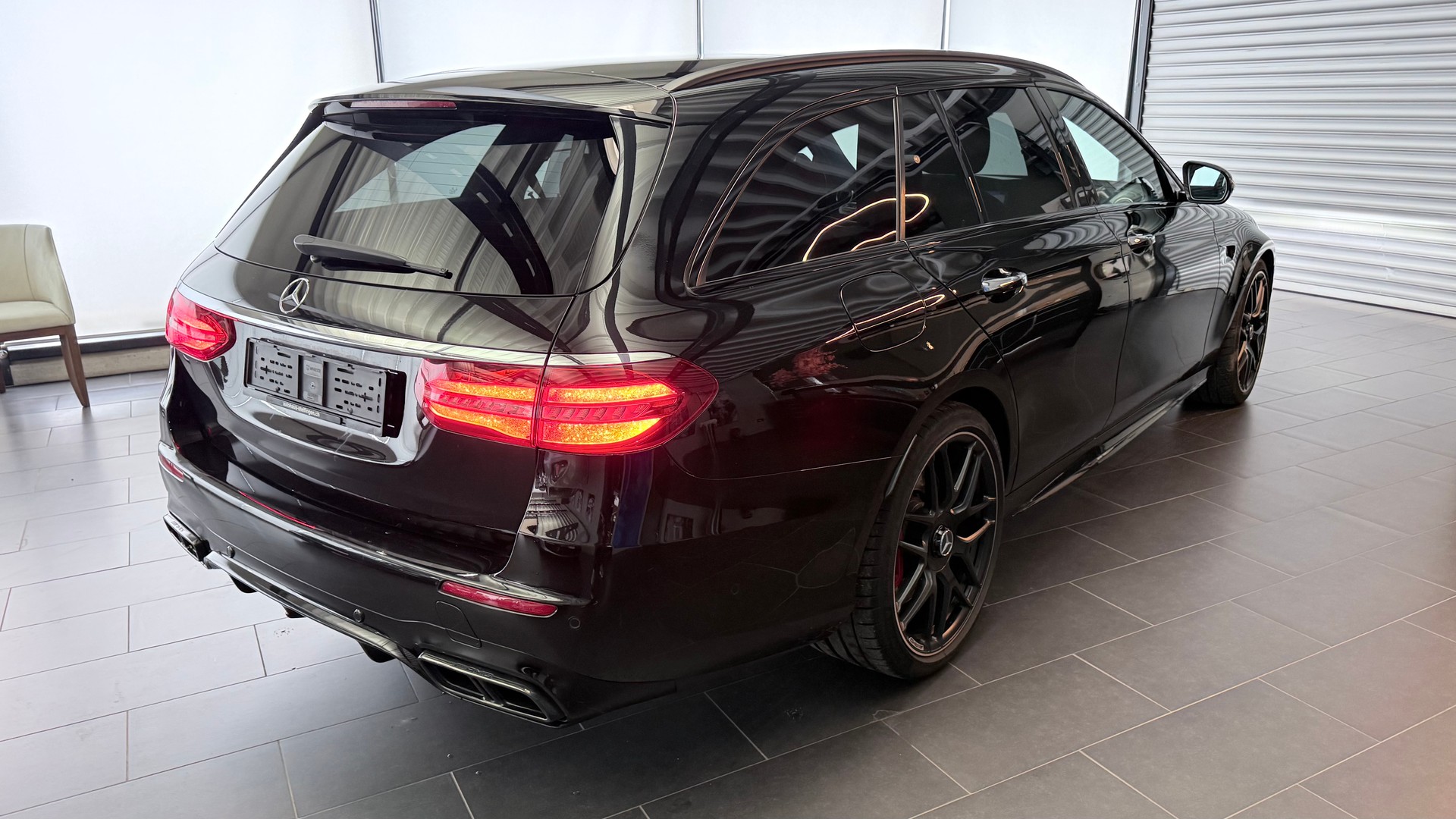MERCEDES-BENZ E 63 S AMG 4matic+ Kombi-image-23
