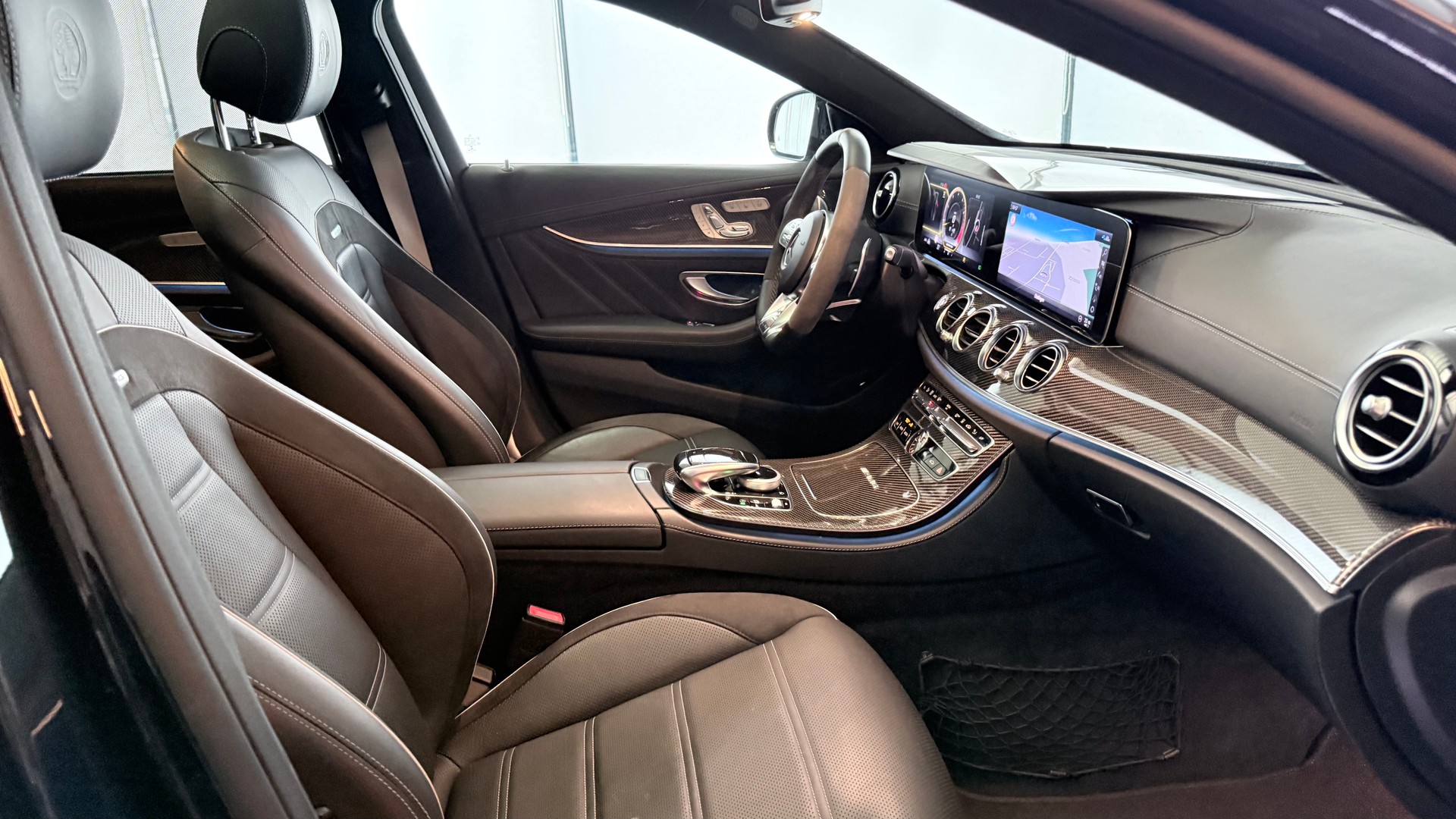 MERCEDES-BENZ E 63 S AMG 4matic+ Kombi-image-26