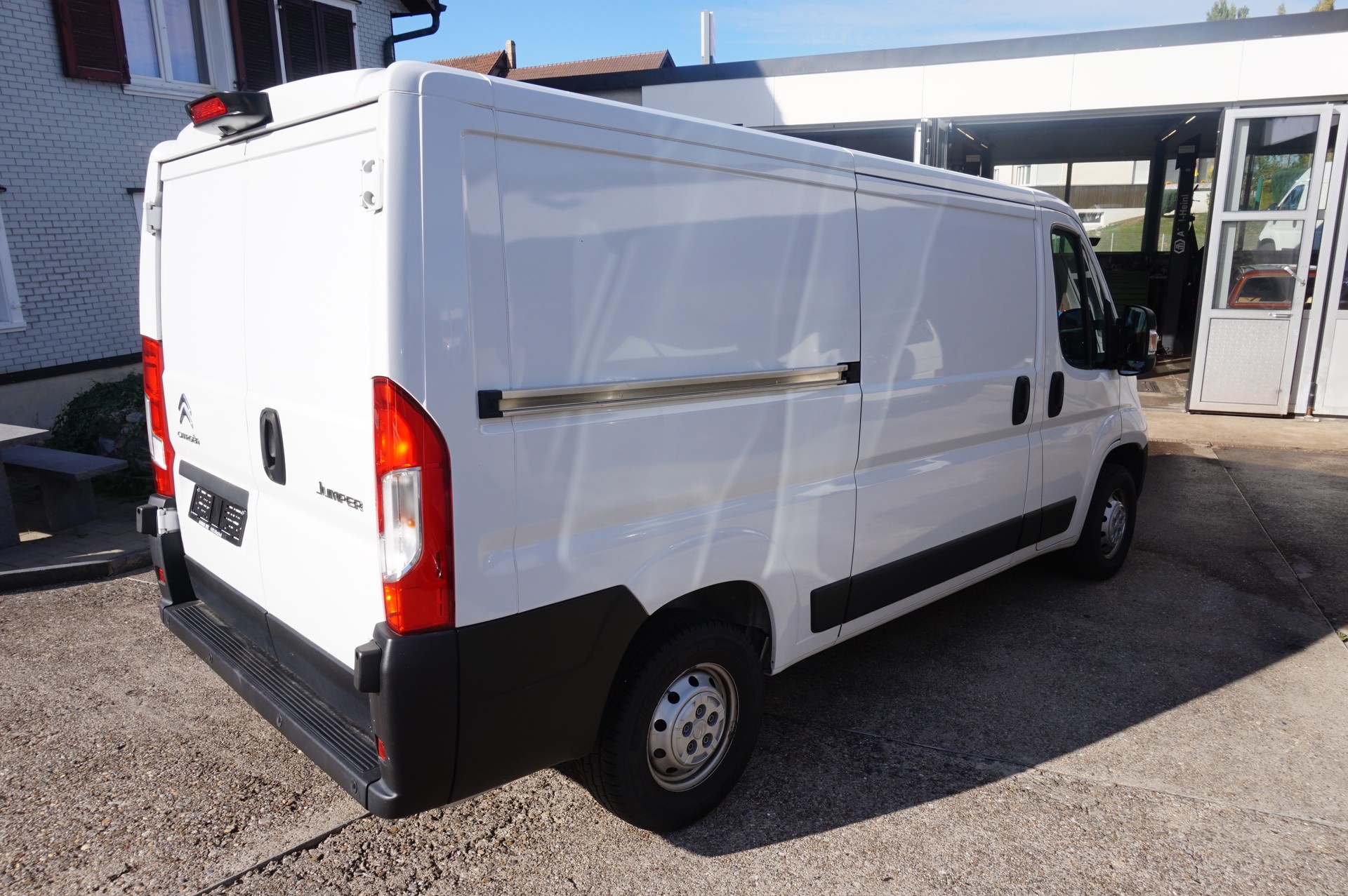 CITROEN Jumper 33 2.2 BlueHDi 140 Club L2H1-image-4