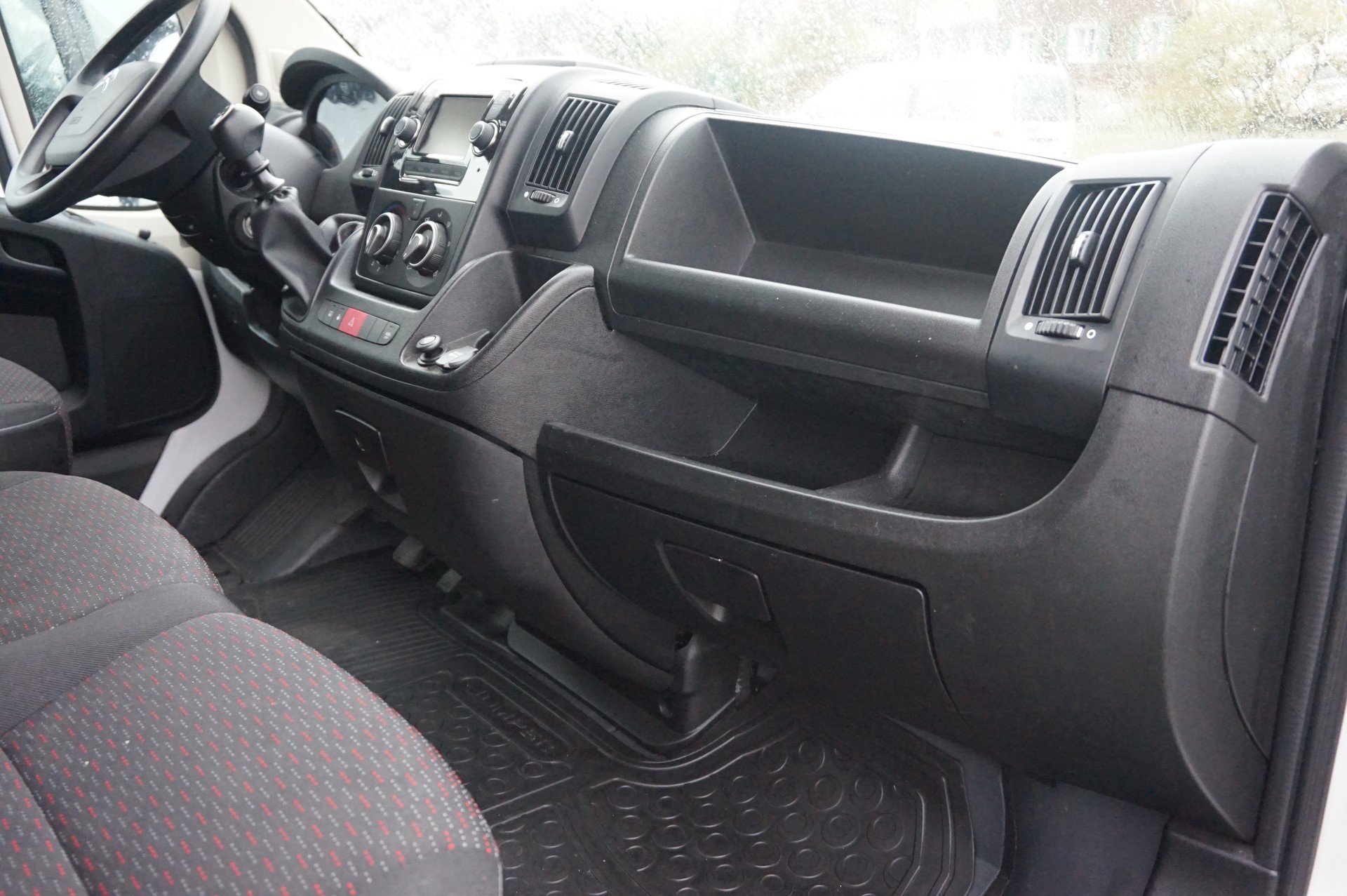 CITROEN Jumper 33 2.2 BlueHDi 140 Club L2H1-image-11