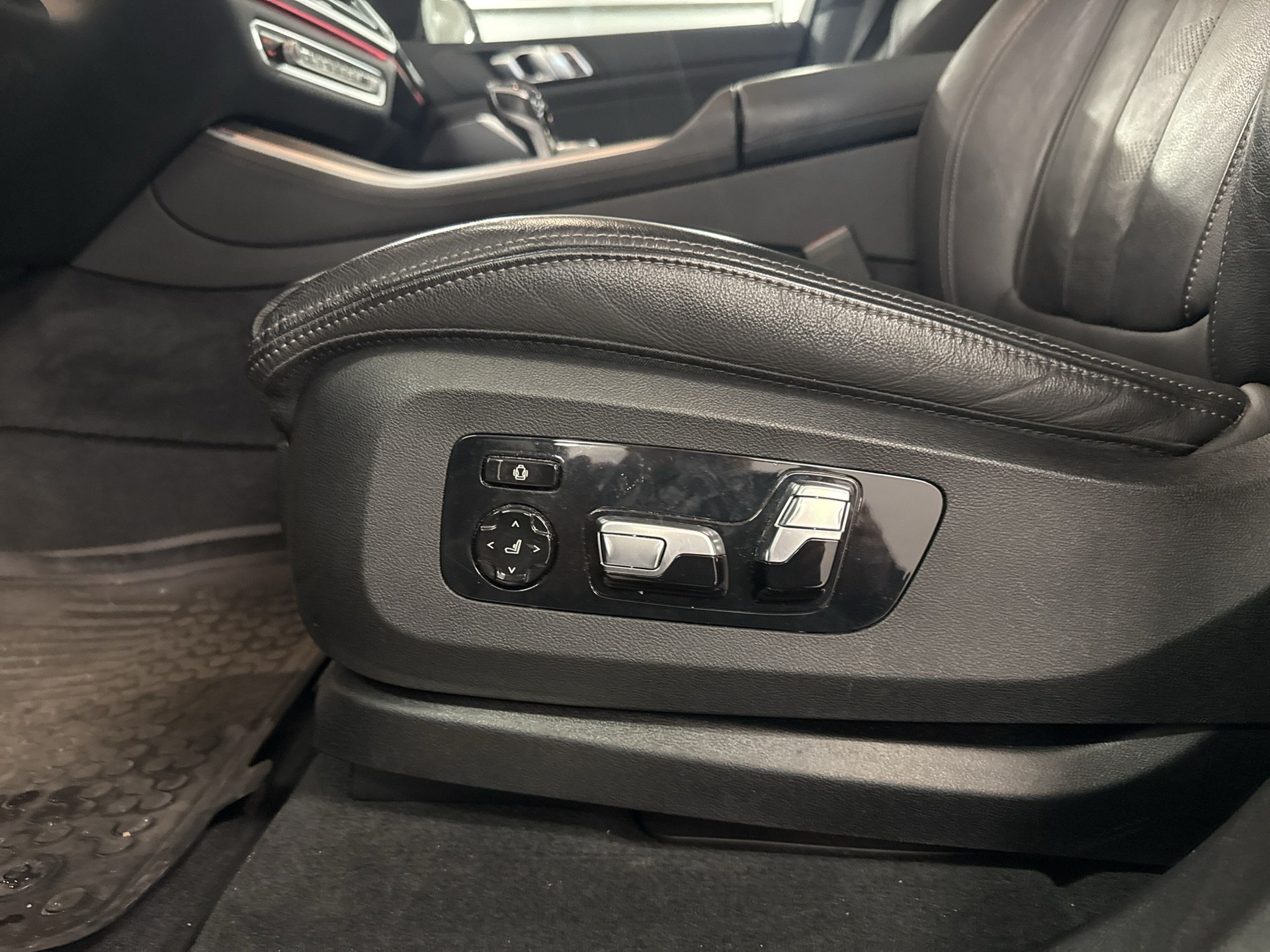 BMW X5 xDrive 48V 30d M Sport Steptronic-image-18