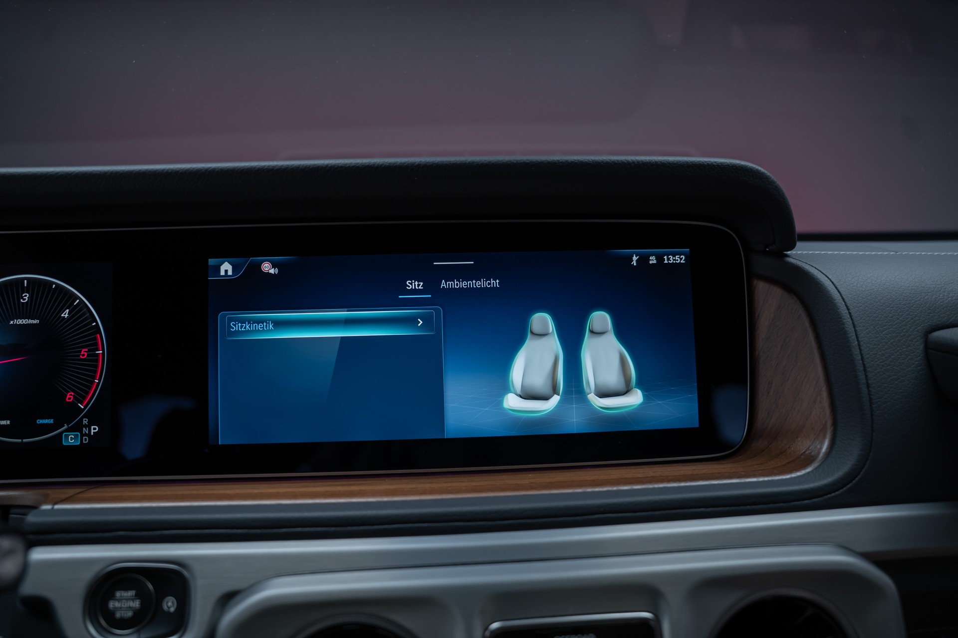 MERCEDES-BENZ G 450 d AMG Line / Burmester / Schiebedach / 360° Kamera-image-34