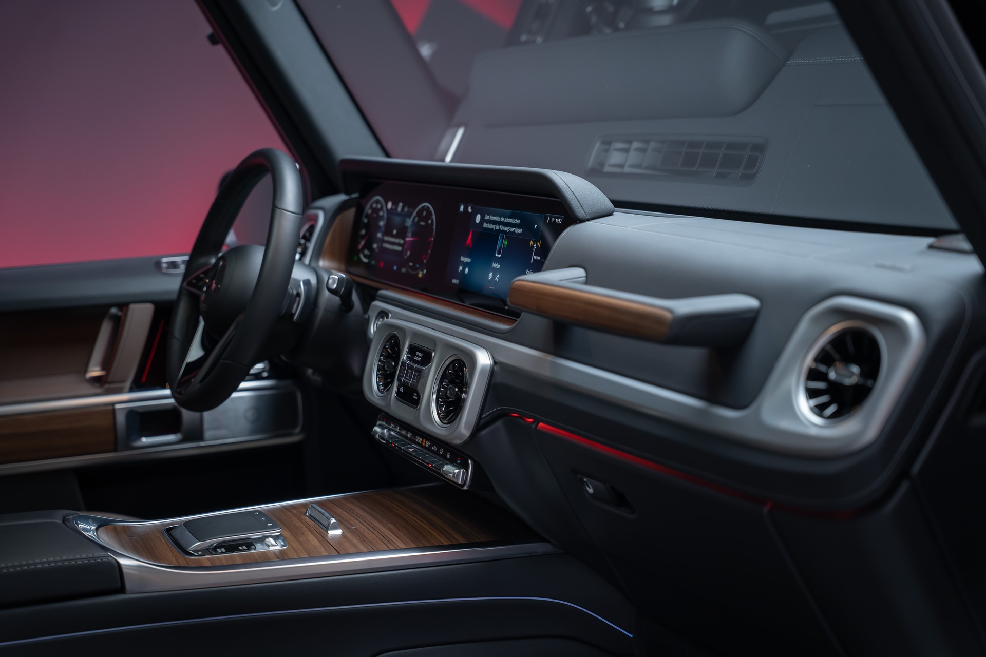 MERCEDES-BENZ G 450 d AMG Line / Burmester / Schiebedach / 360° Kamera-image-43