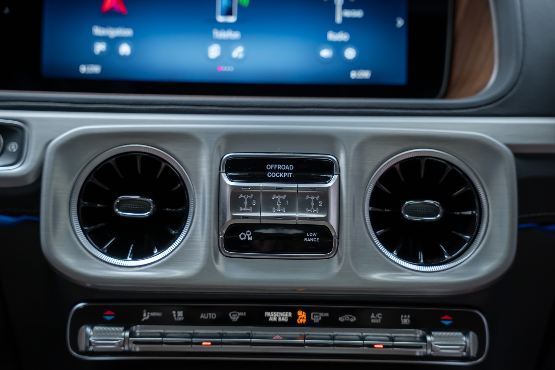 MERCEDES-BENZ G 450 d AMG Line / Burmester / Schiebedach / 360° Kamera-image-29