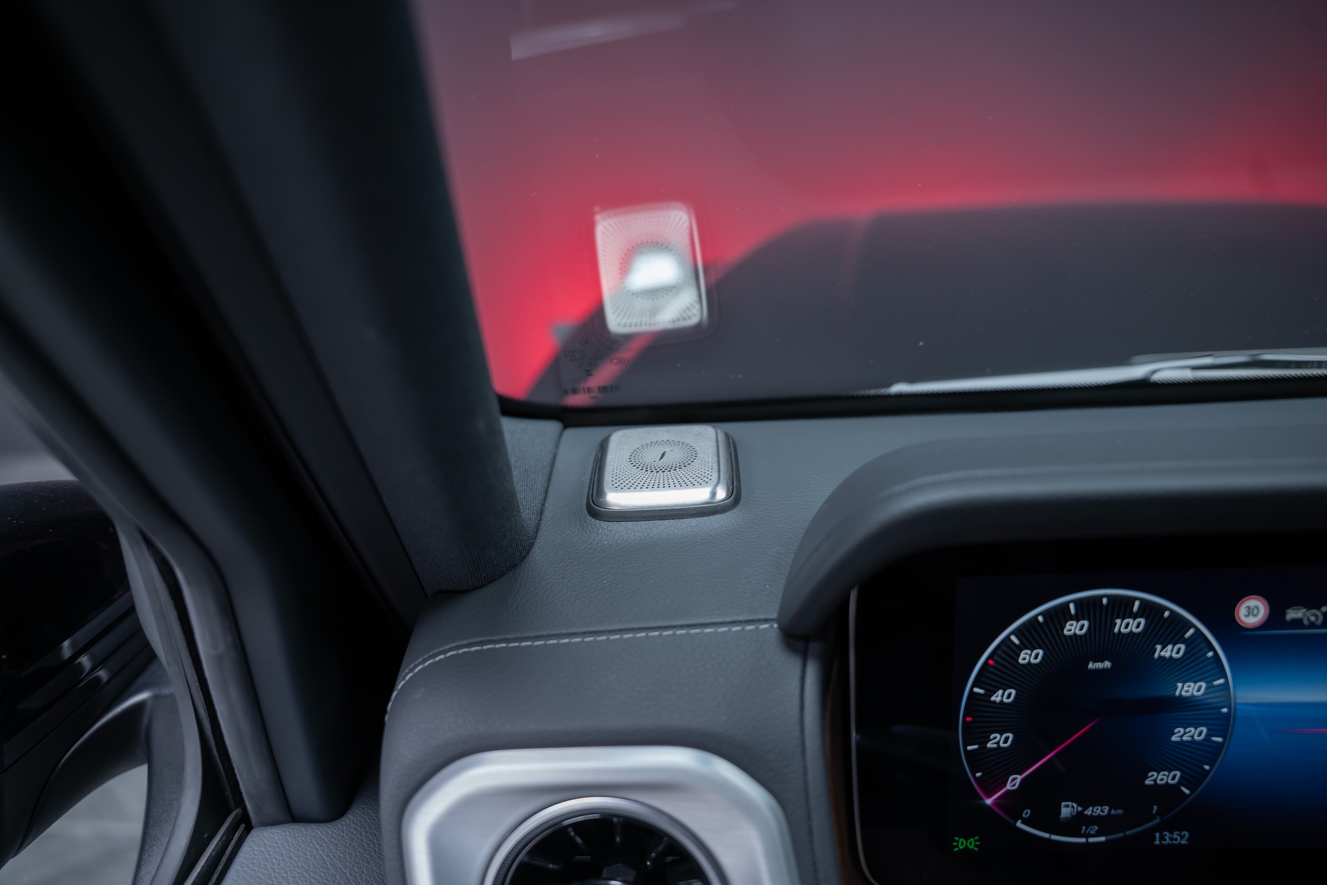 MERCEDES-BENZ G 450 d AMG Line / Burmester / Schiebedach / 360° Kamera-image-40