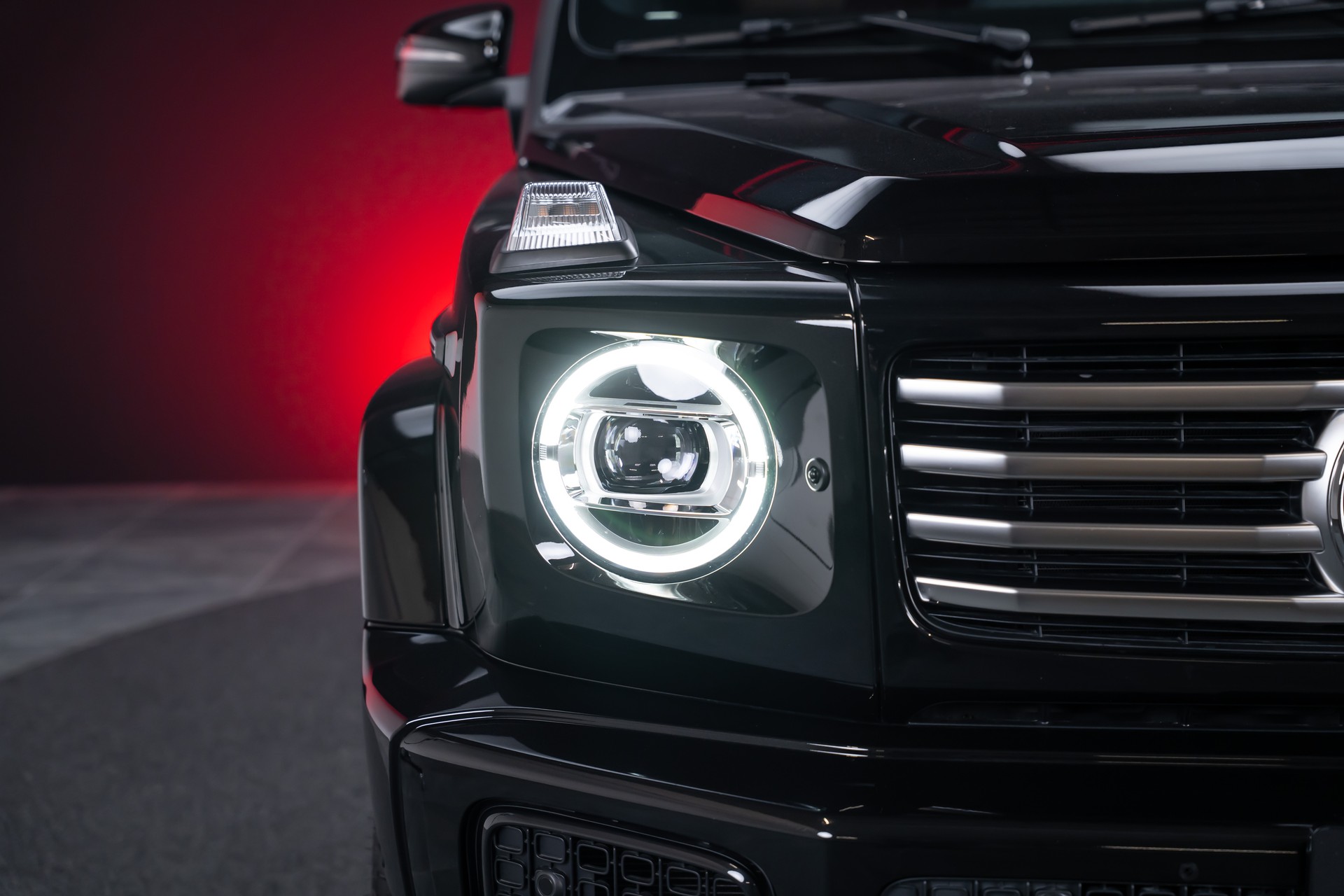MERCEDES-BENZ G 450 d AMG Line / Burmester / Schiebedach / 360° Kamera-image-2